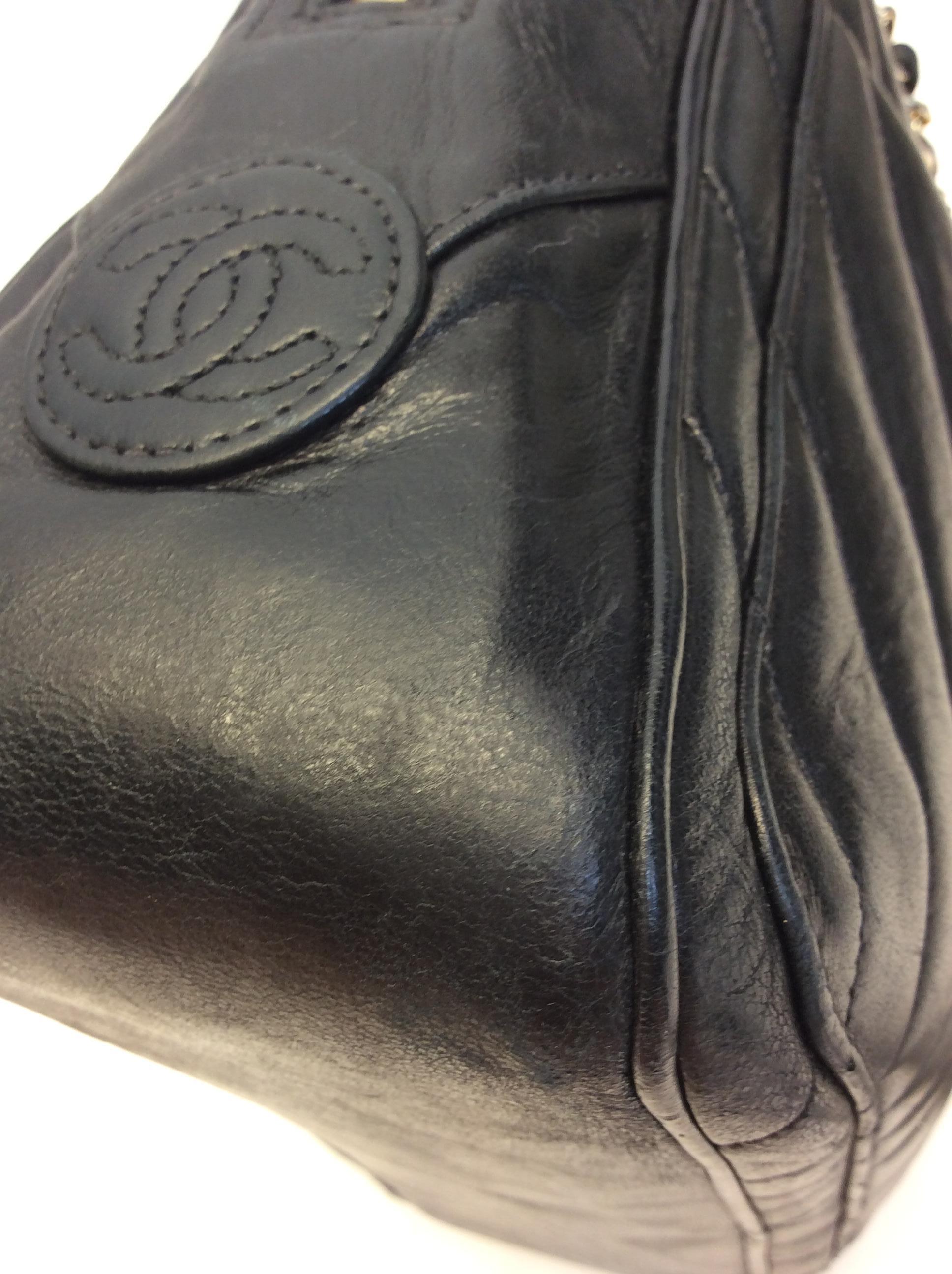 Chanel Black Chevron Quilted Leather Shoulder Bag For Sale 4
