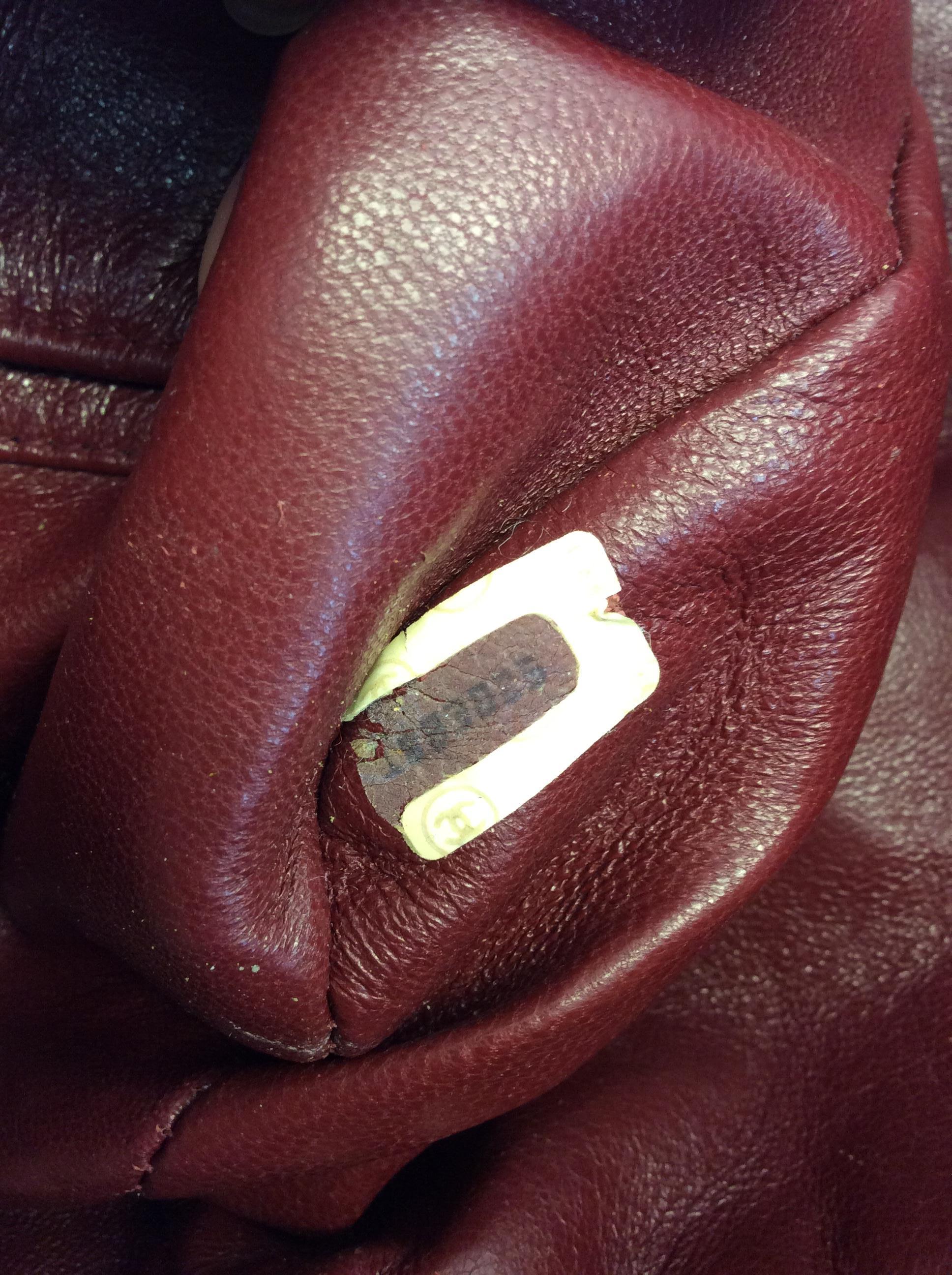 Chanel Black Chevron Quilted Leather Shoulder Bag For Sale 7