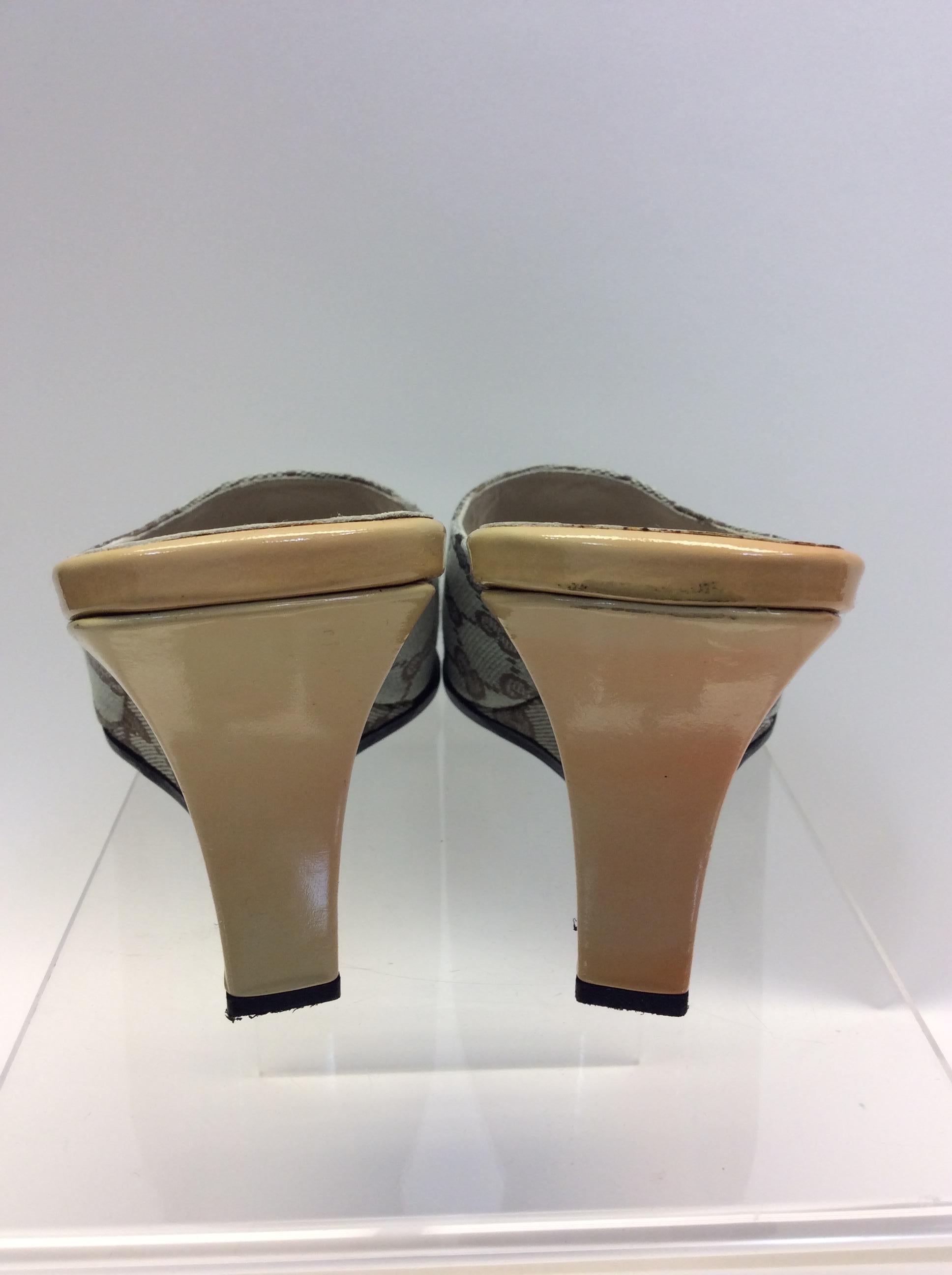 Gucci Tan Monogram Slip On Wedge In Excellent Condition For Sale In Narberth, PA