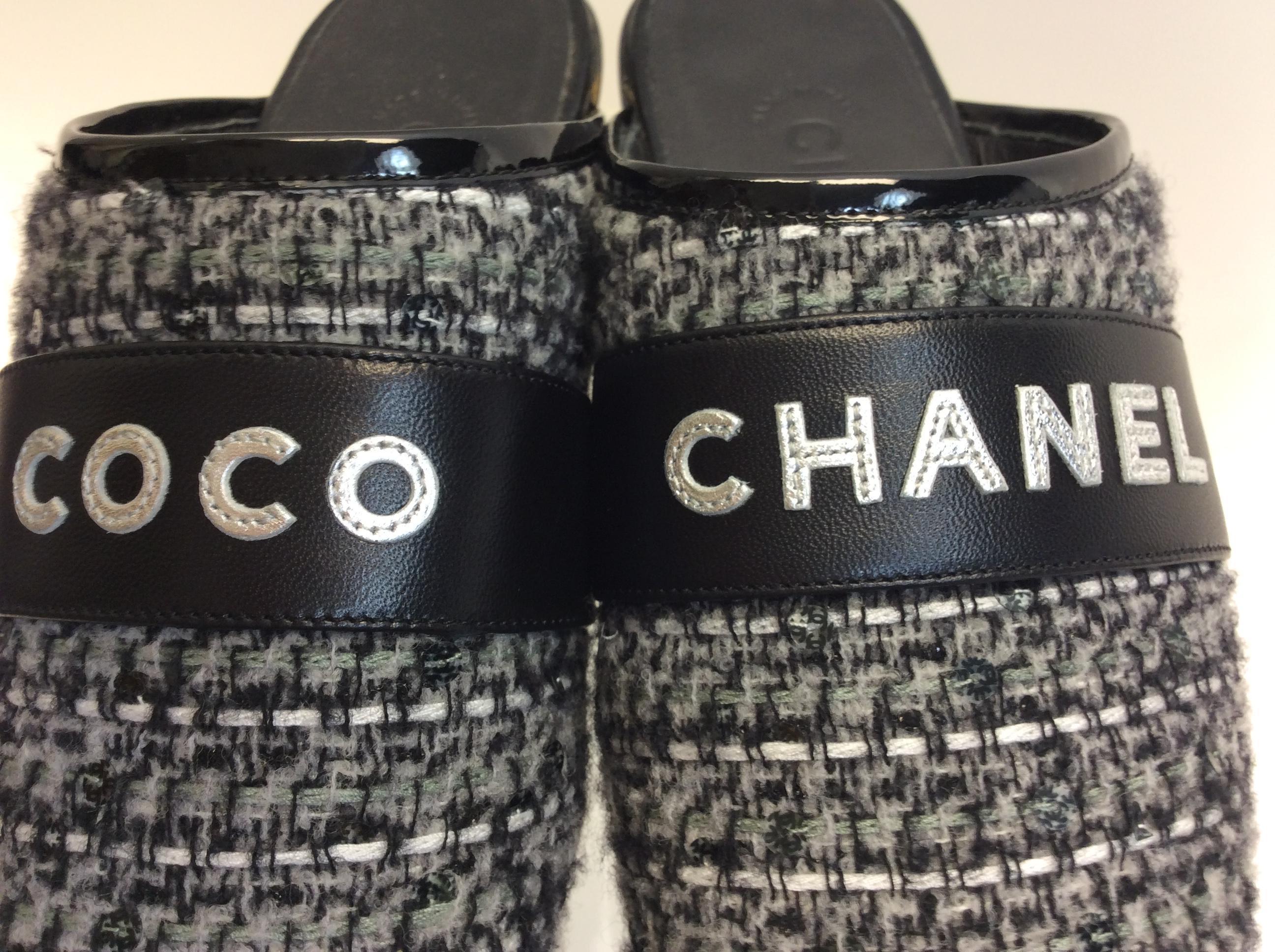 Chanel White and Black Tweed Clog For Sale 4