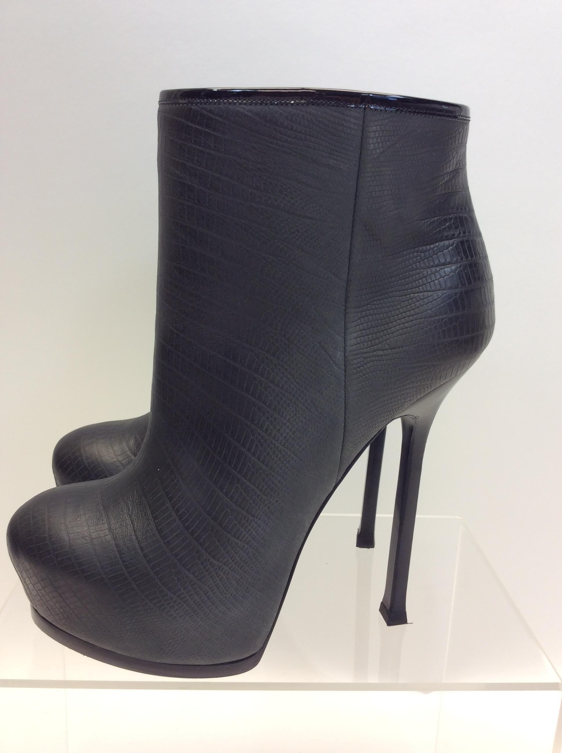 Yves Saint Laurent Black Leather Bootie
$499
Made in Italy
Size 37
1.5” platform
5” heel
