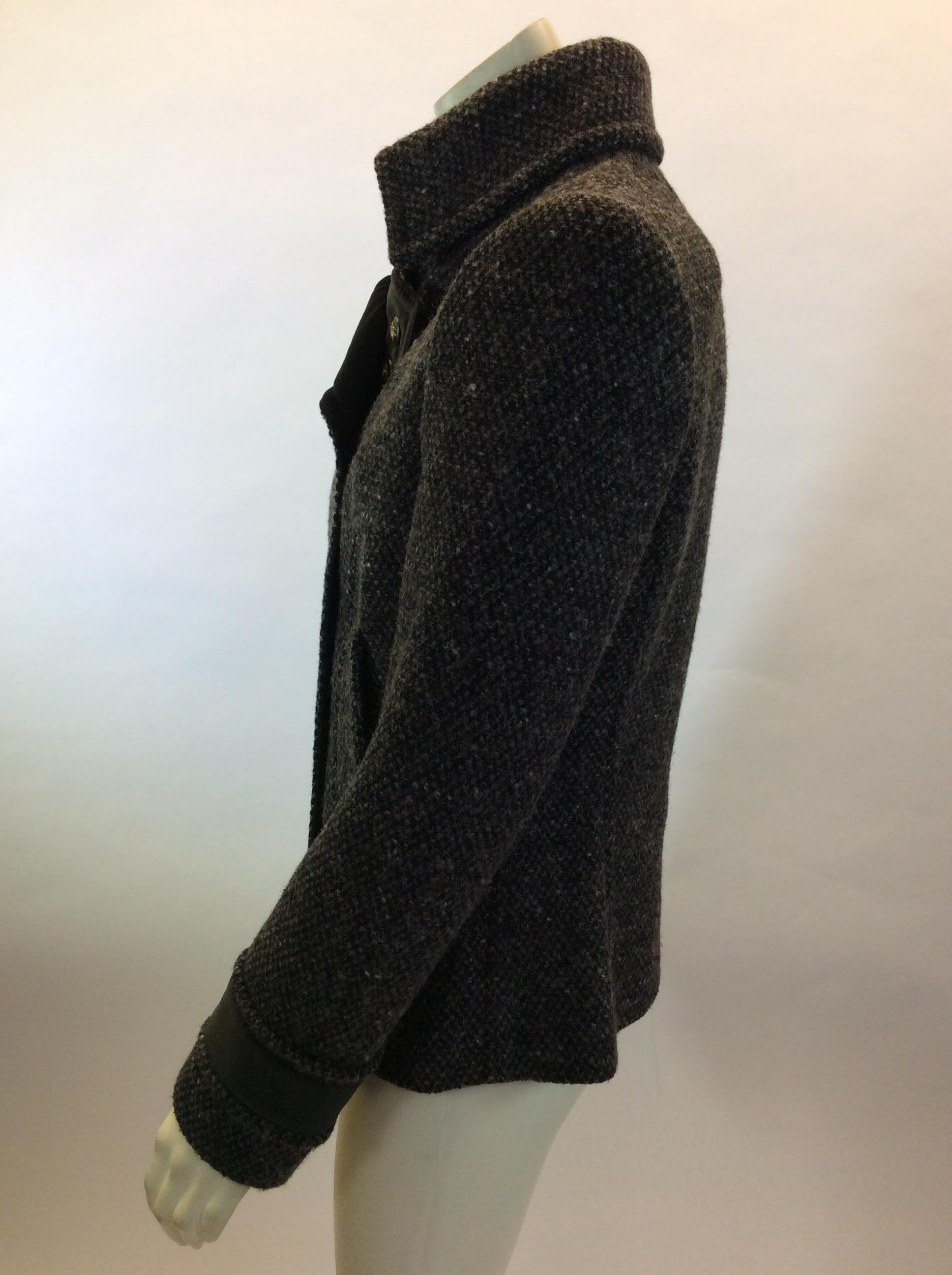 Dolce & Gabbana Grey Tweed Jacket
$299
Made in Italy
18% Cotton, 2% Spandex, 80% Wool
Size 40
Length 24
