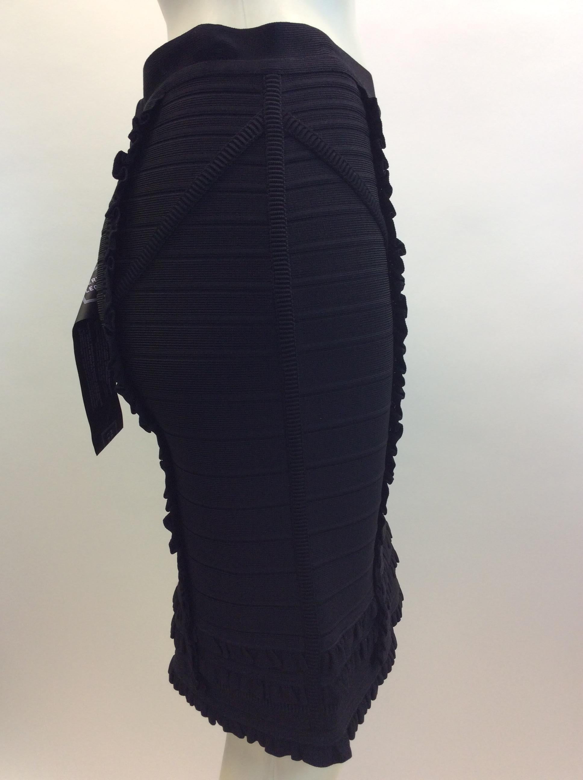 Women's Herve Leger Black Ruffle Skirt NWT For Sale