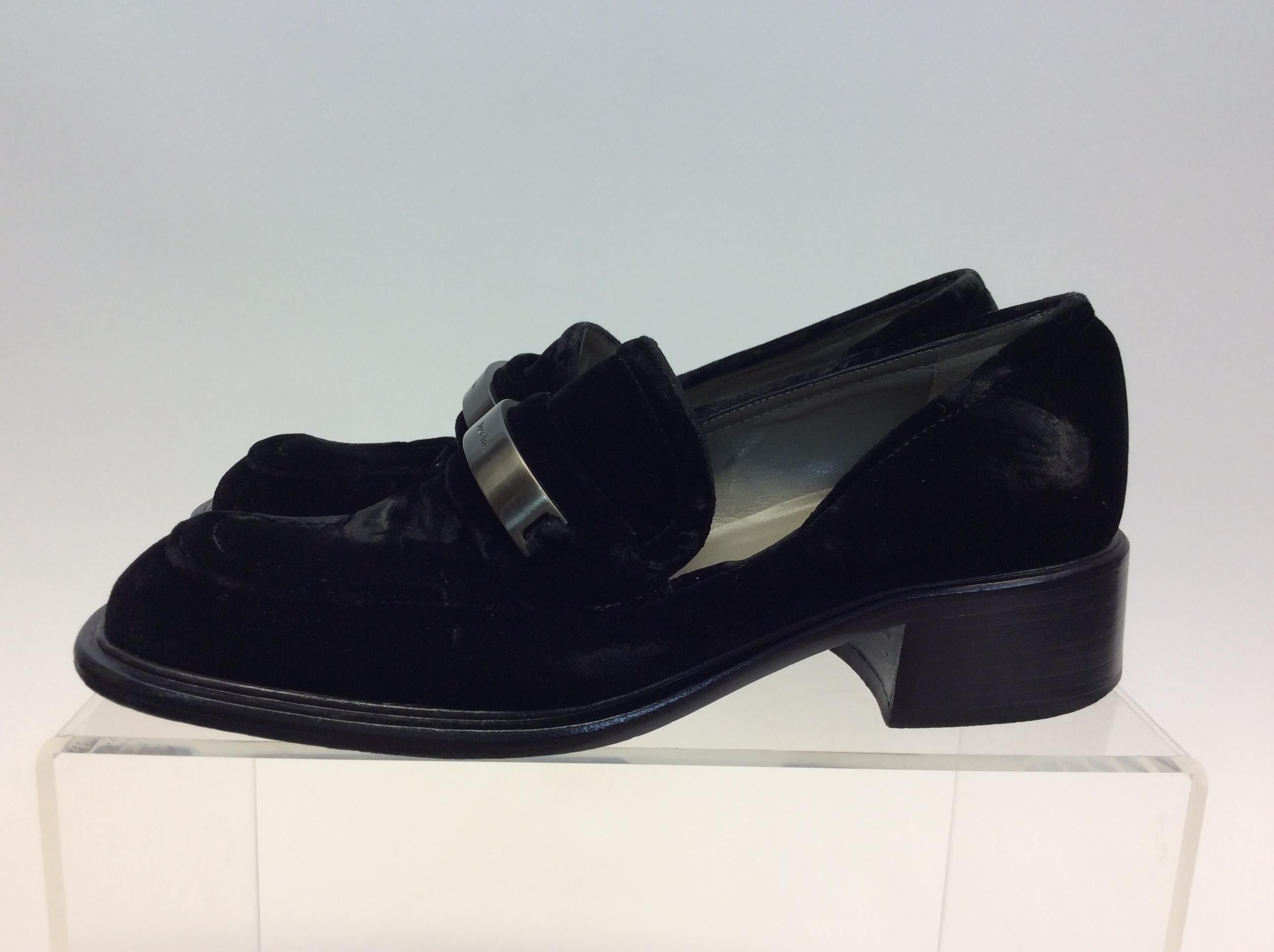 Prada Black Velvet Loafers with Silver Hardware
$199
Made in Italy
Suede
Size 36
1.5