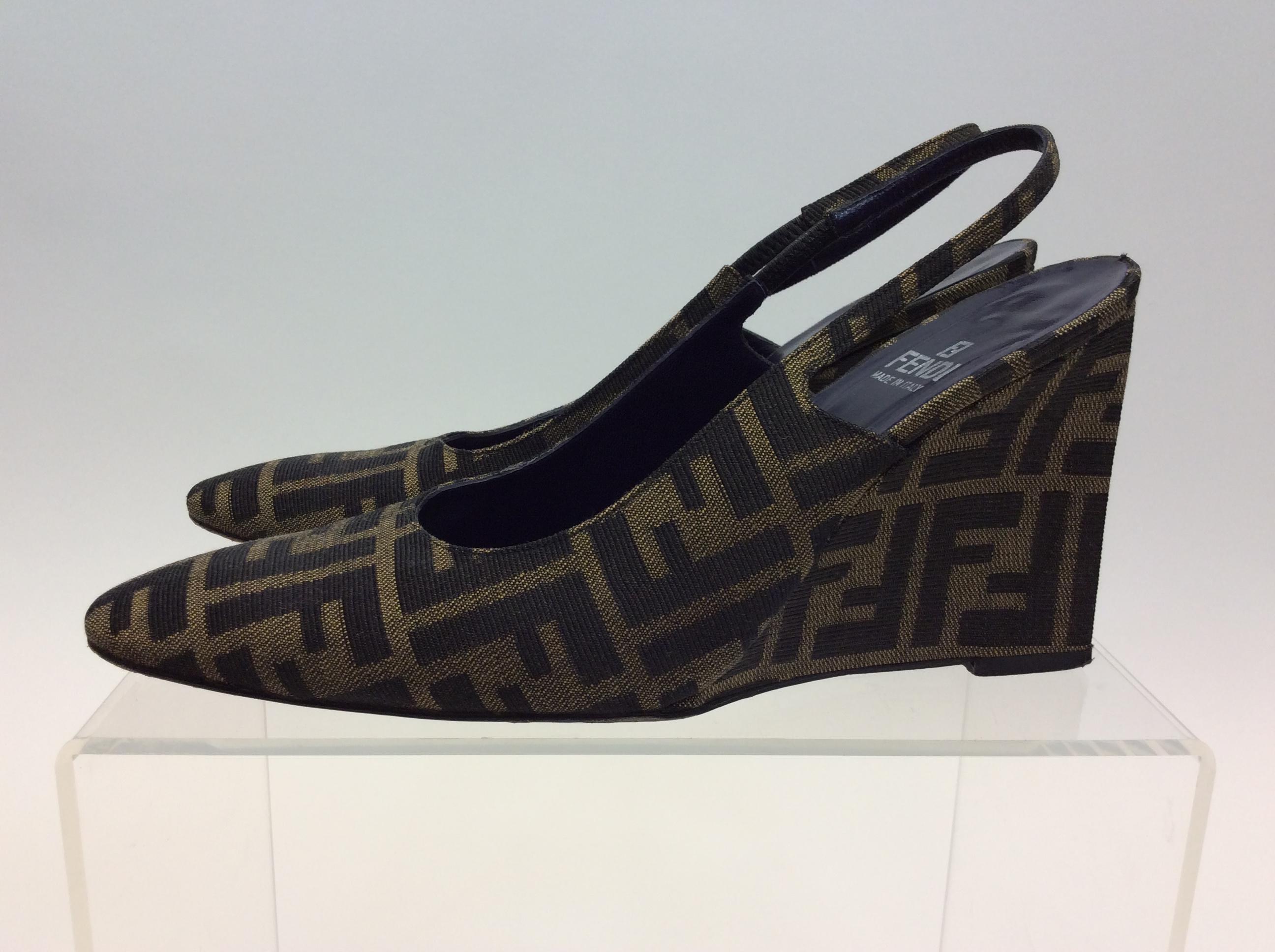 Fendi Monogram Brown Wedge
Made in Italy
Size 8
3.5