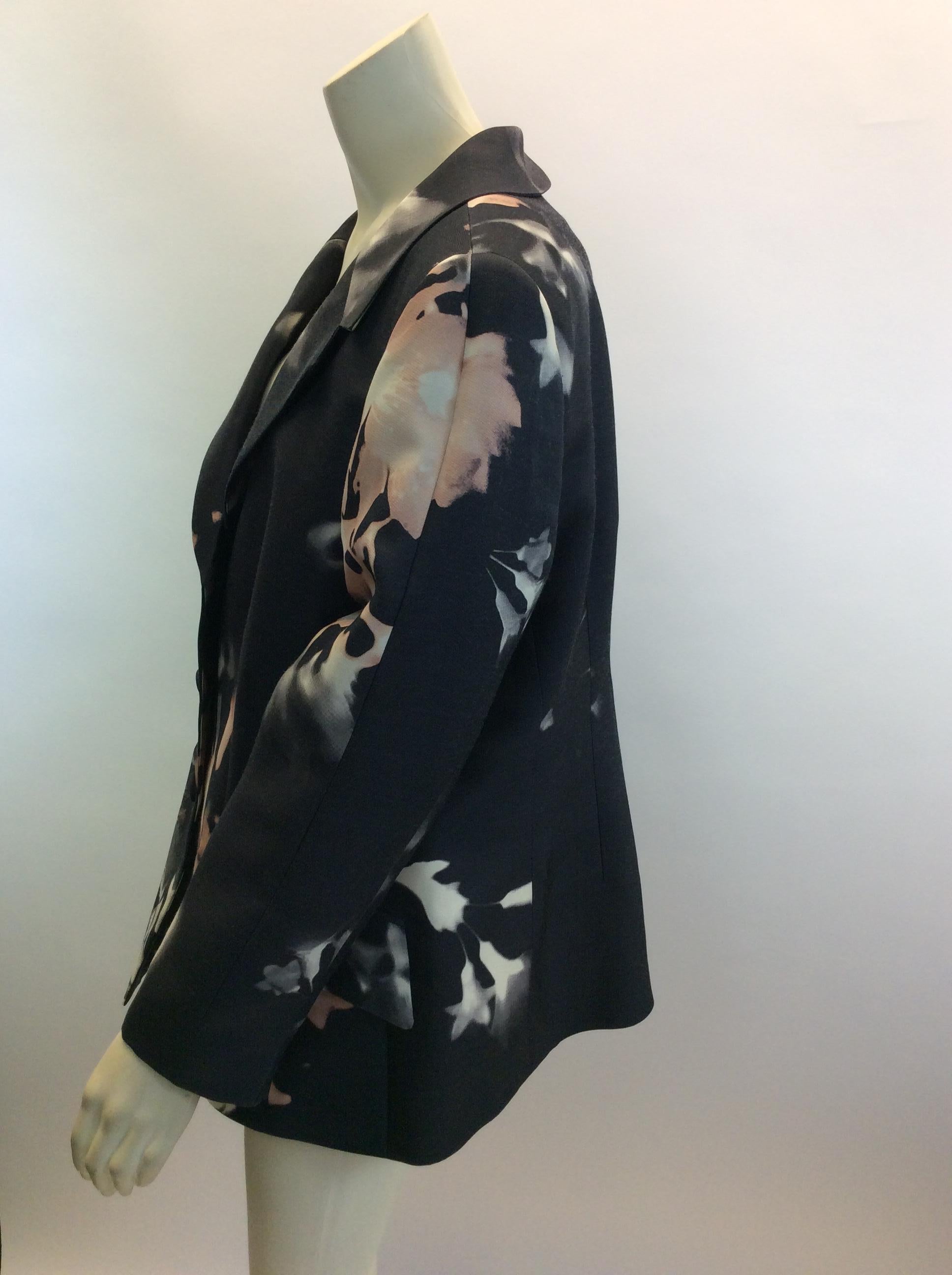 Rena Lange Black and Pink Floral Print Jacket
$399
71% Silk, 29% Wool
Size 16
Length 25