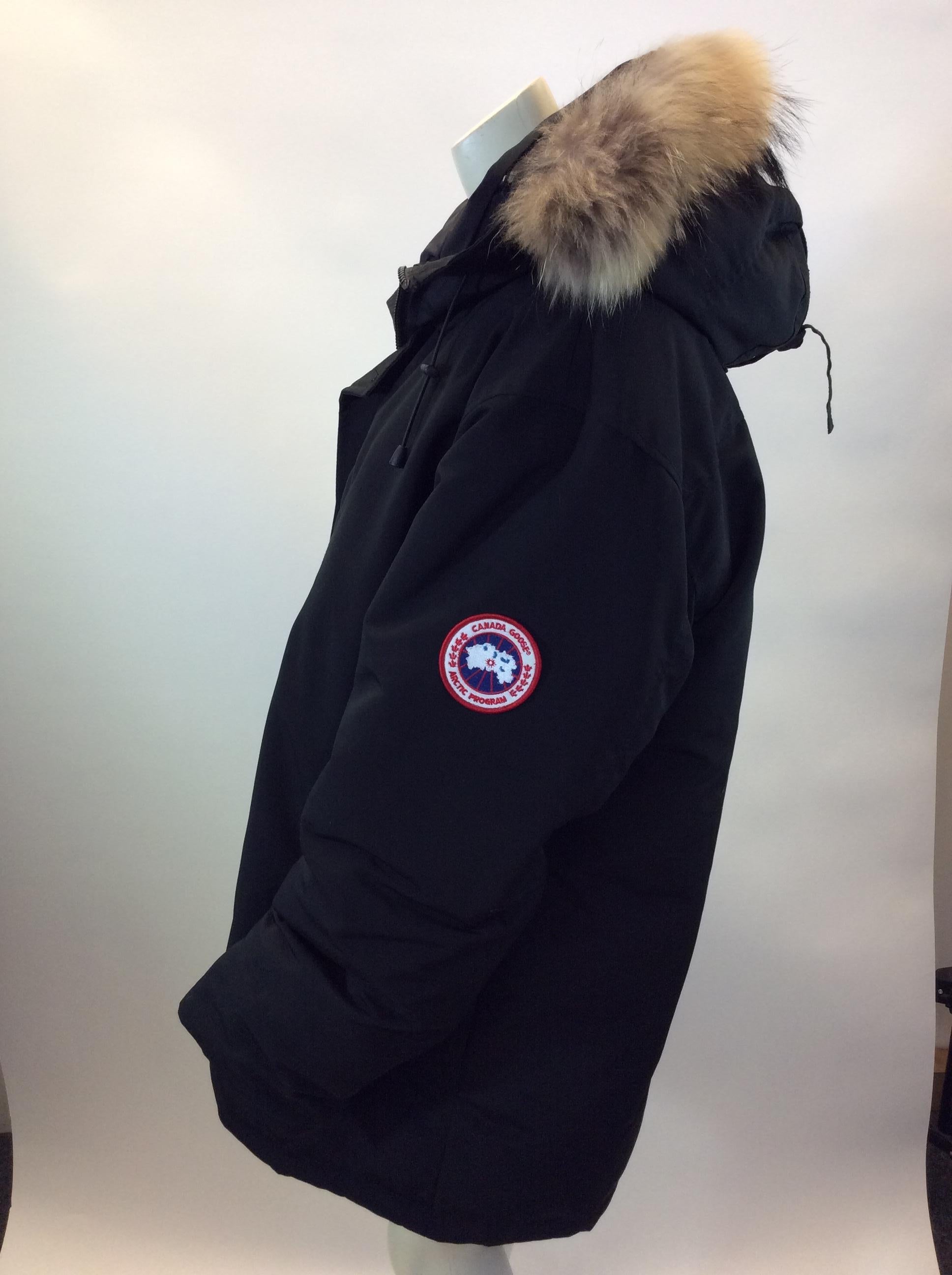 Canada Goose Black Fur Trimmed Coat
$450
Made in Canada
85% Polyester, 15% Cotton
Fill: White Duck Down
Natural Coyote Trim around hood
Size Large
Length 31