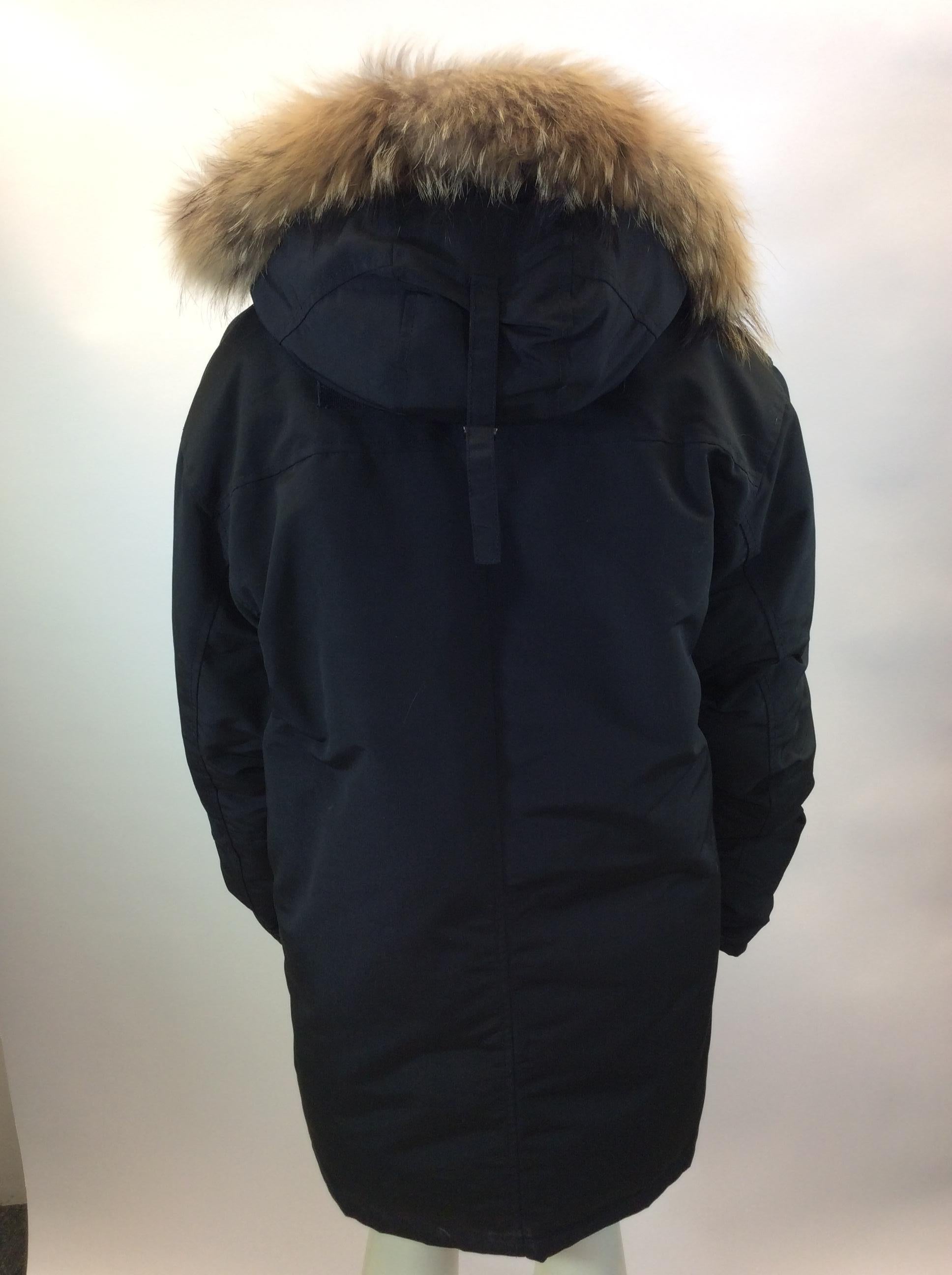 Canada Goose Black Fur Trimmed Coat In Good Condition For Sale In Narberth, PA