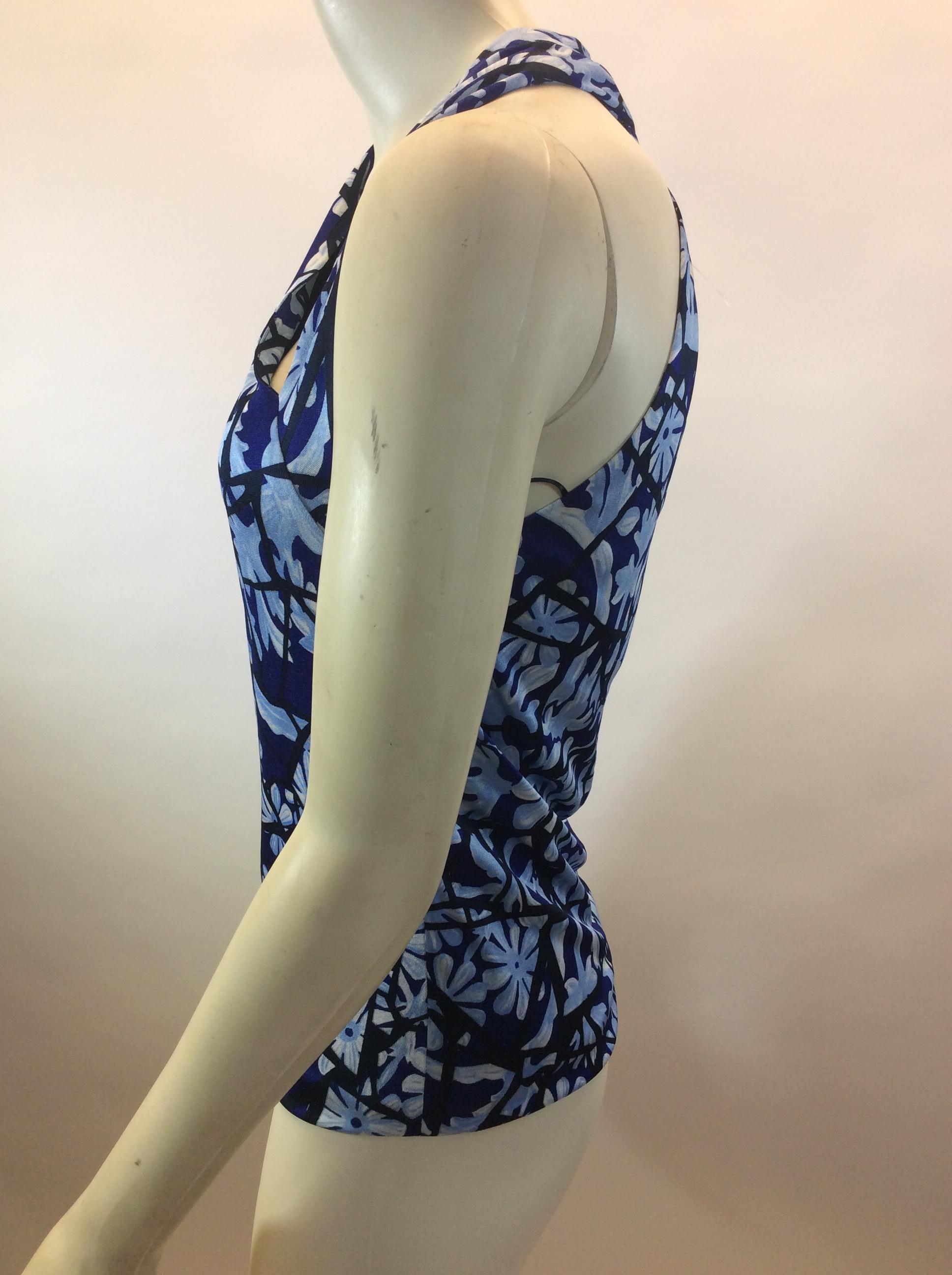 Gucci Blue Print Sleeveless Blouse
$265
Made in Italy
60% viscose, 40% silk
Size 38
Length 22