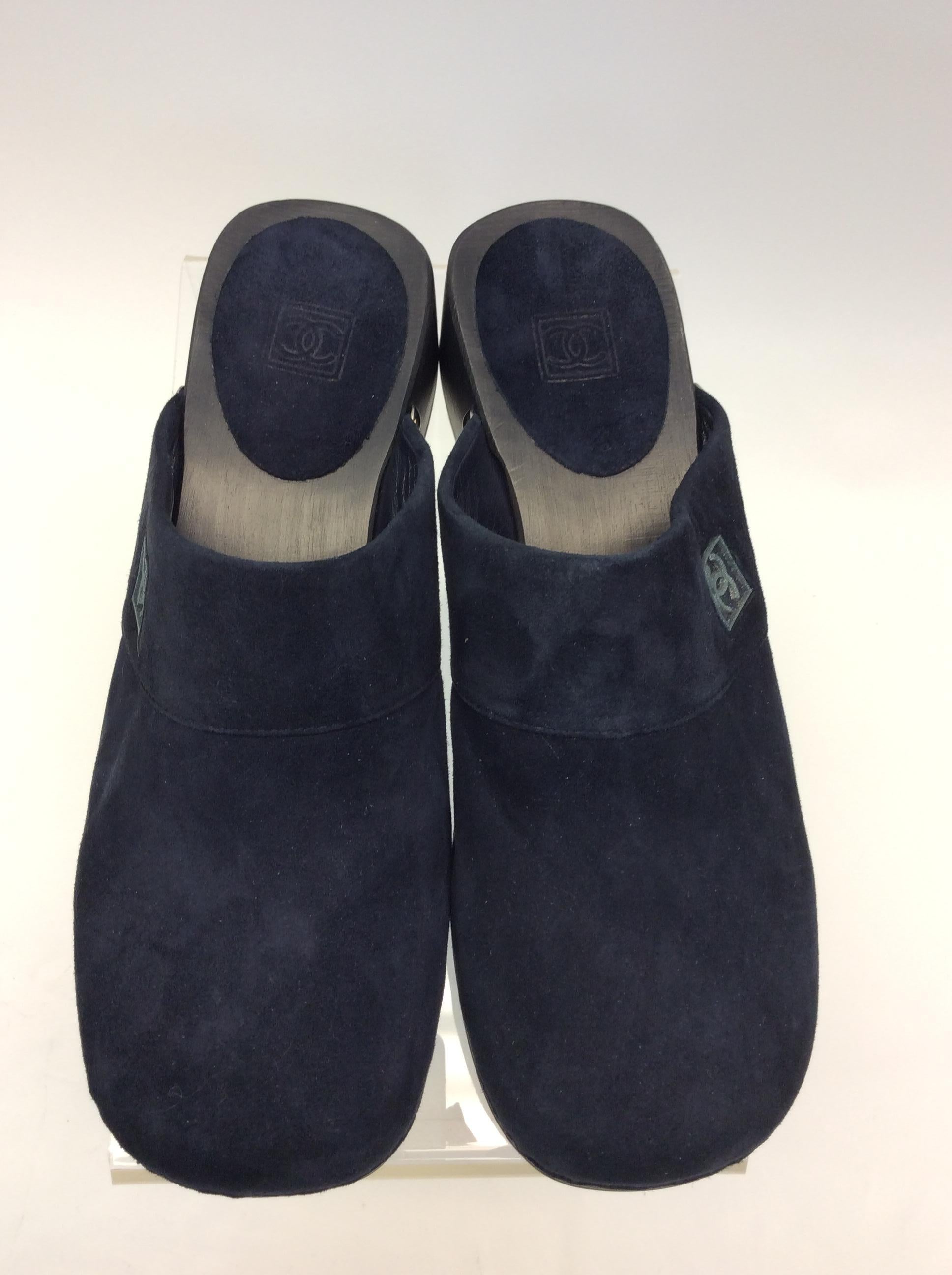 Women's or Men's Chanel Navy Blue Suede Clogs For Sale