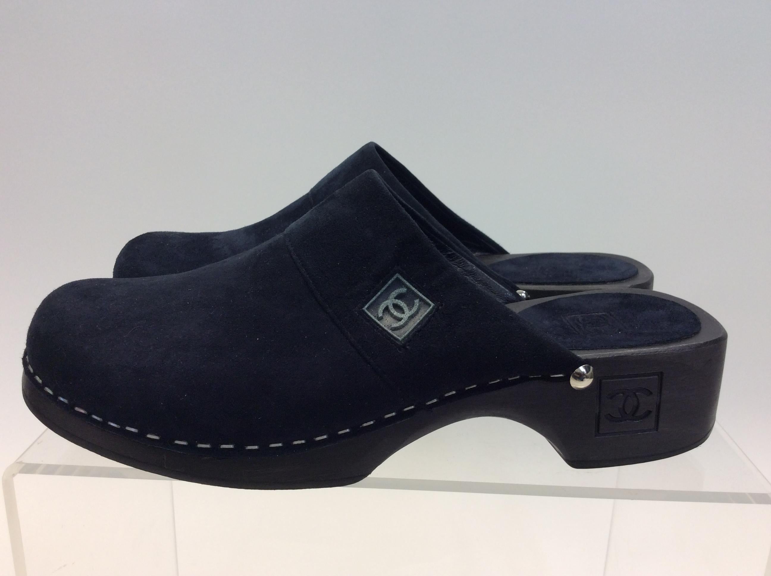 Chanel Navy Blue Suede Clogs
$178
Suede
Size 36
1.25