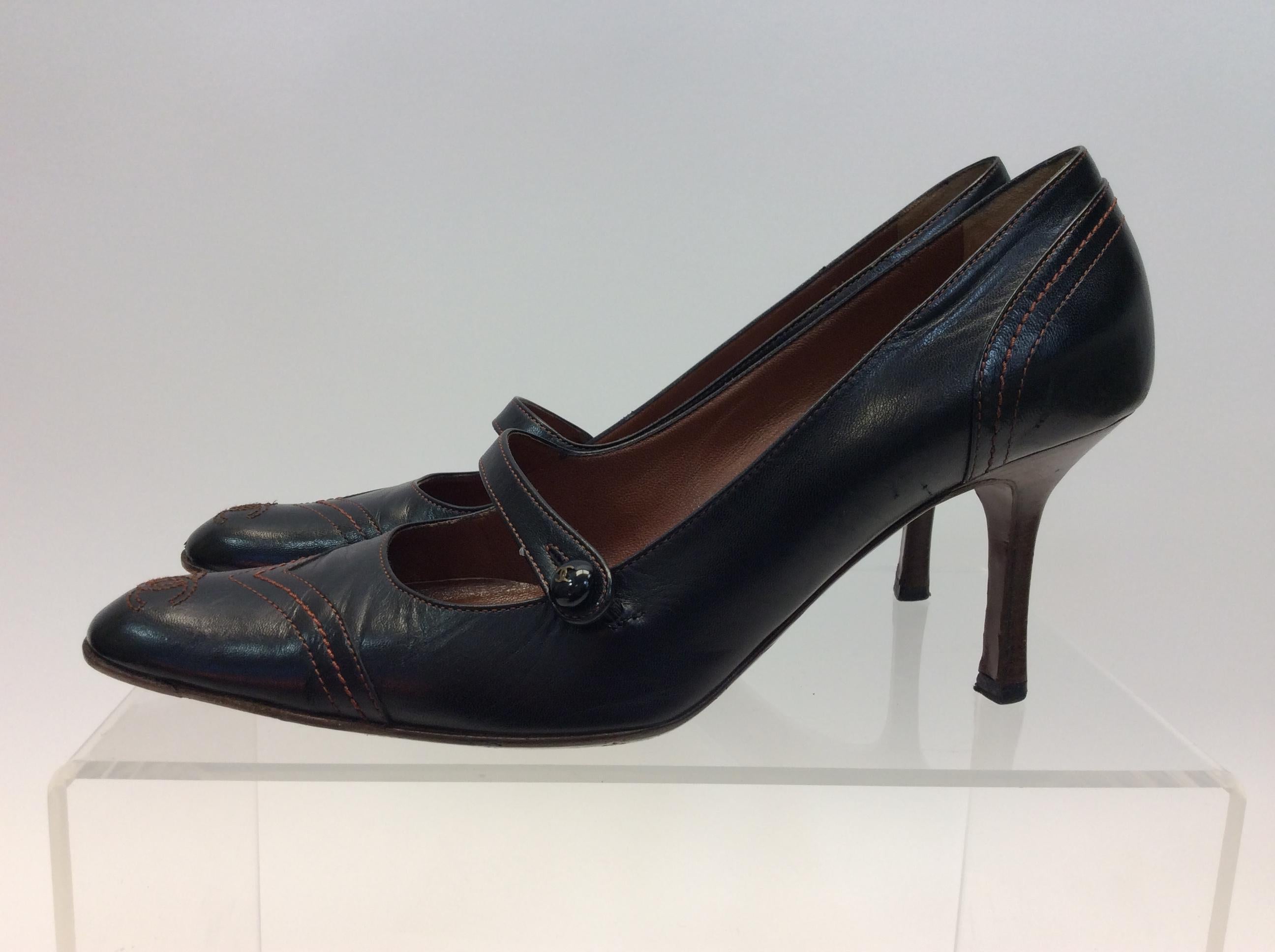 Chanel Black Leather Pump
$225
Made in Italy
Leather
Size 37.5
3