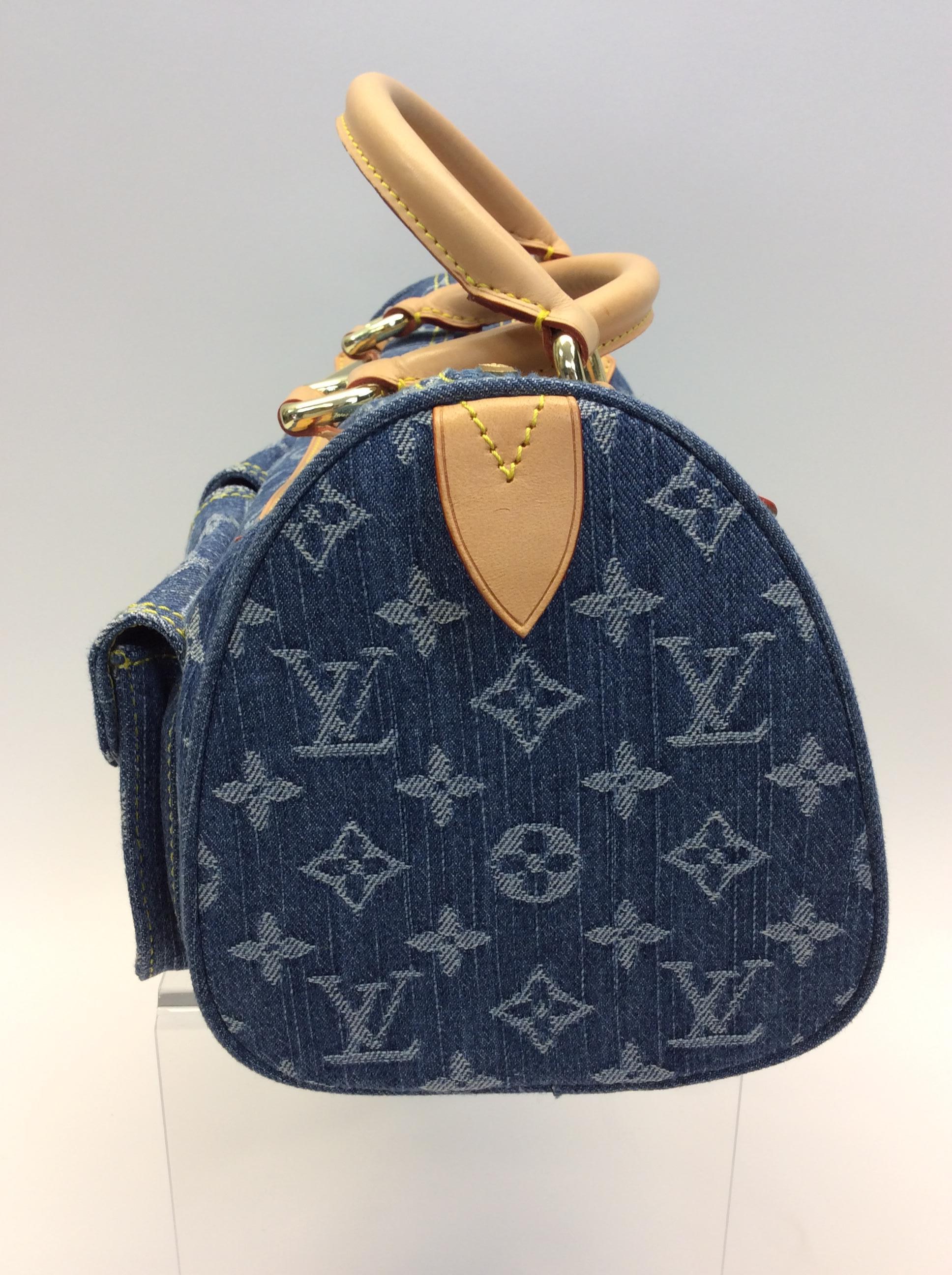 Louis Vuitton Blue Denim Monogram Speedy Bag
$499
Made in France
Denim and Leather
11.5