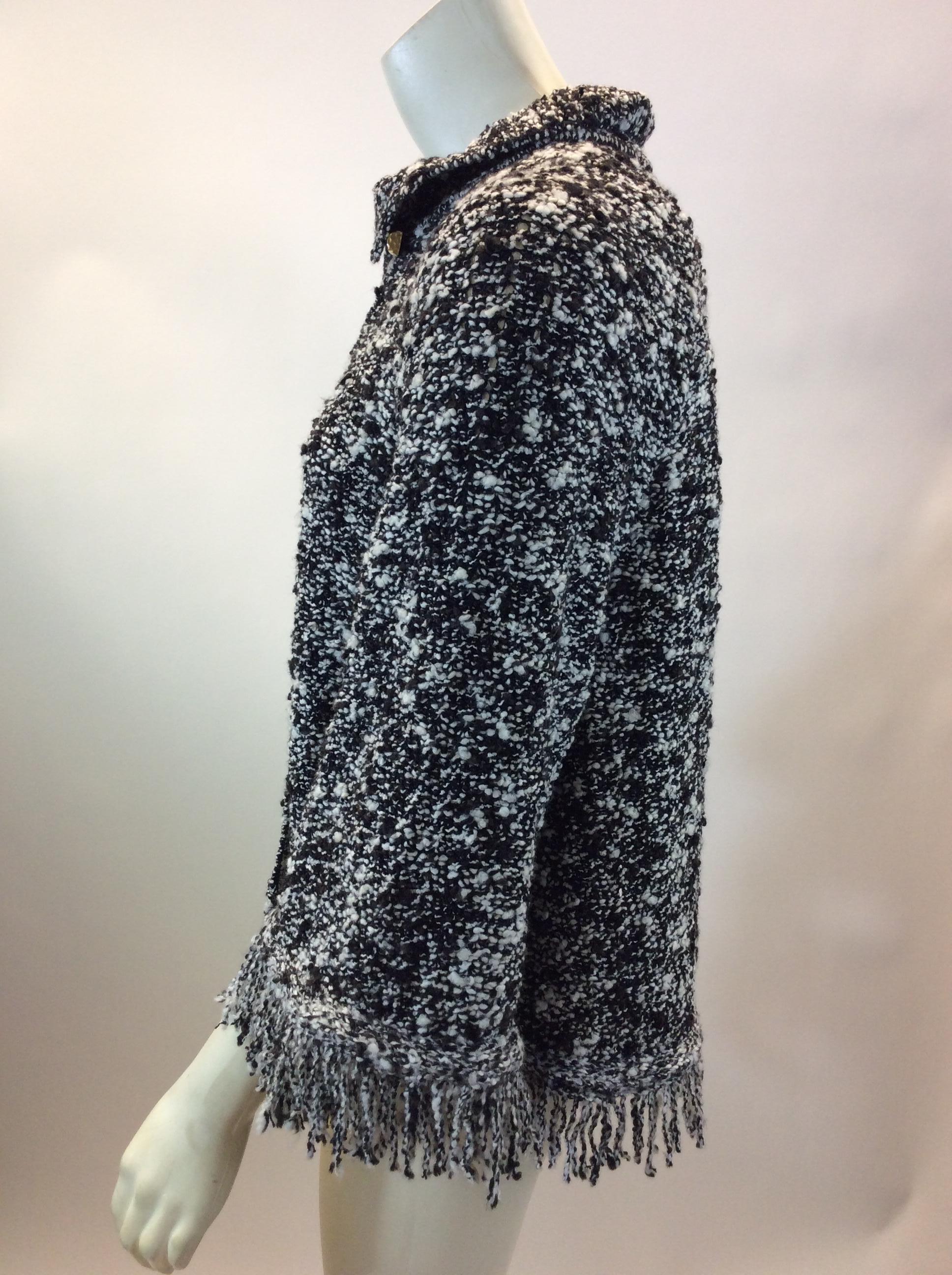 St. John Black and White Knit Sweater
$178
Made in Mexico
70% wool, 10% rayon, 5% nylon, 15% acetate
Size Large
Length 21