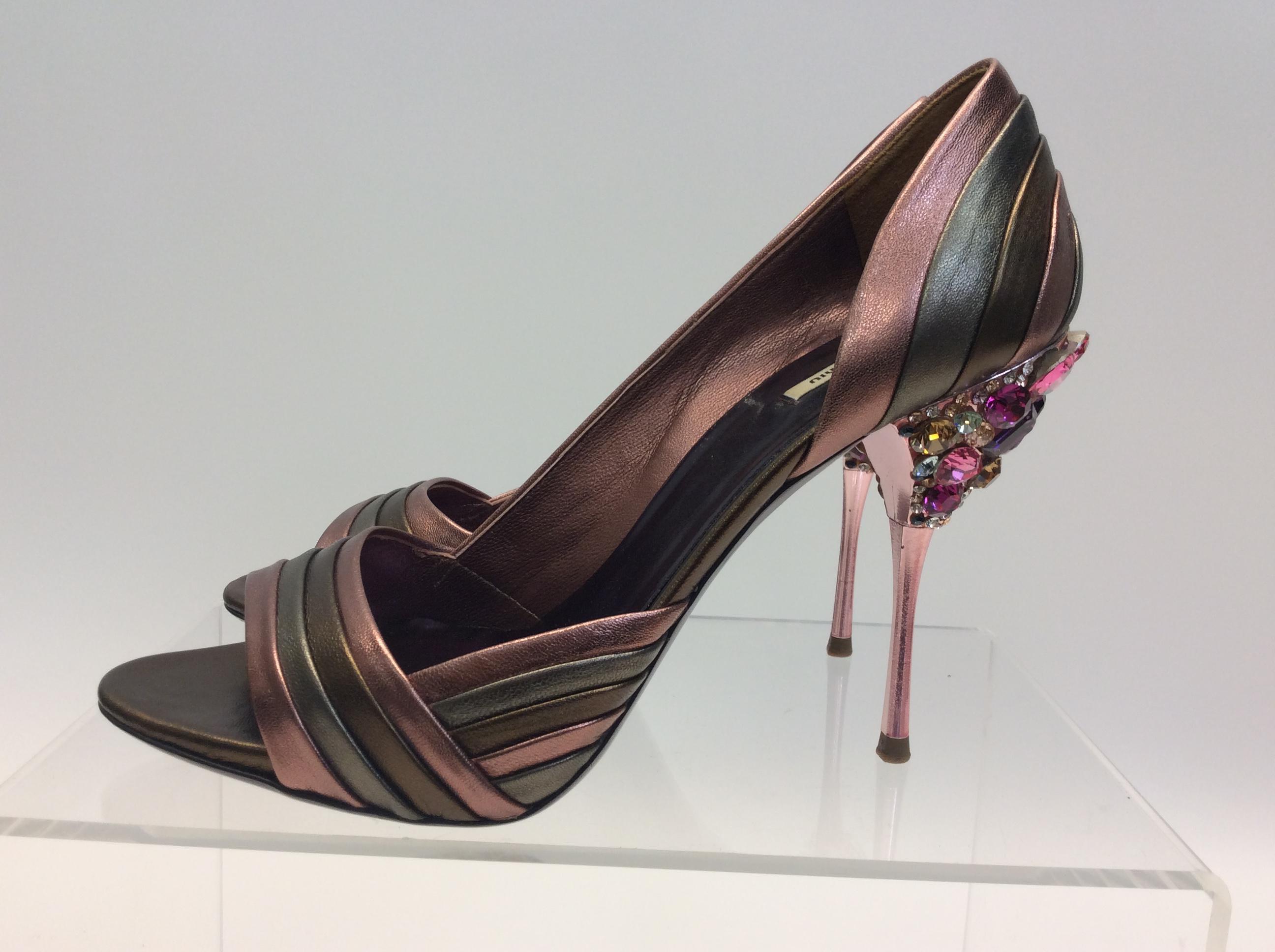 Miu Miu Pink Metallic Heel with Jewel Heel Accent
$225
Made in Italy
Leather
Size 37.5
4