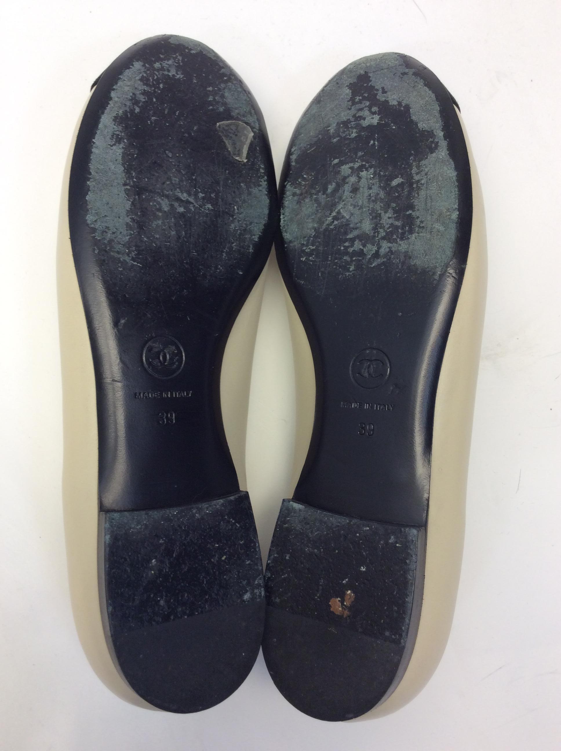 Chanel Tan and Black Flower Ballet Flats For Sale 3