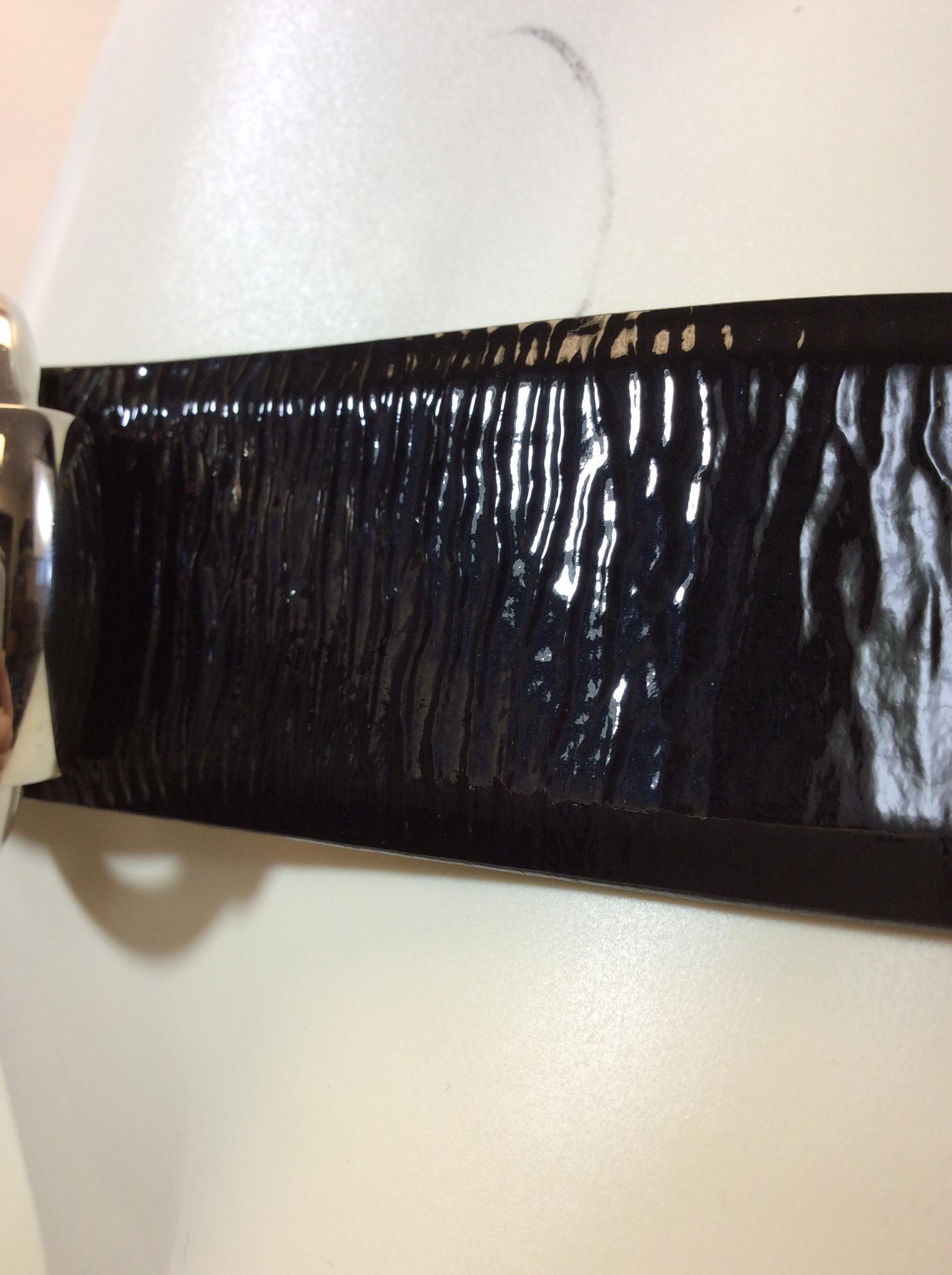 Women's Gucci Black Patent Leather Belt with Silver Hardware For Sale
