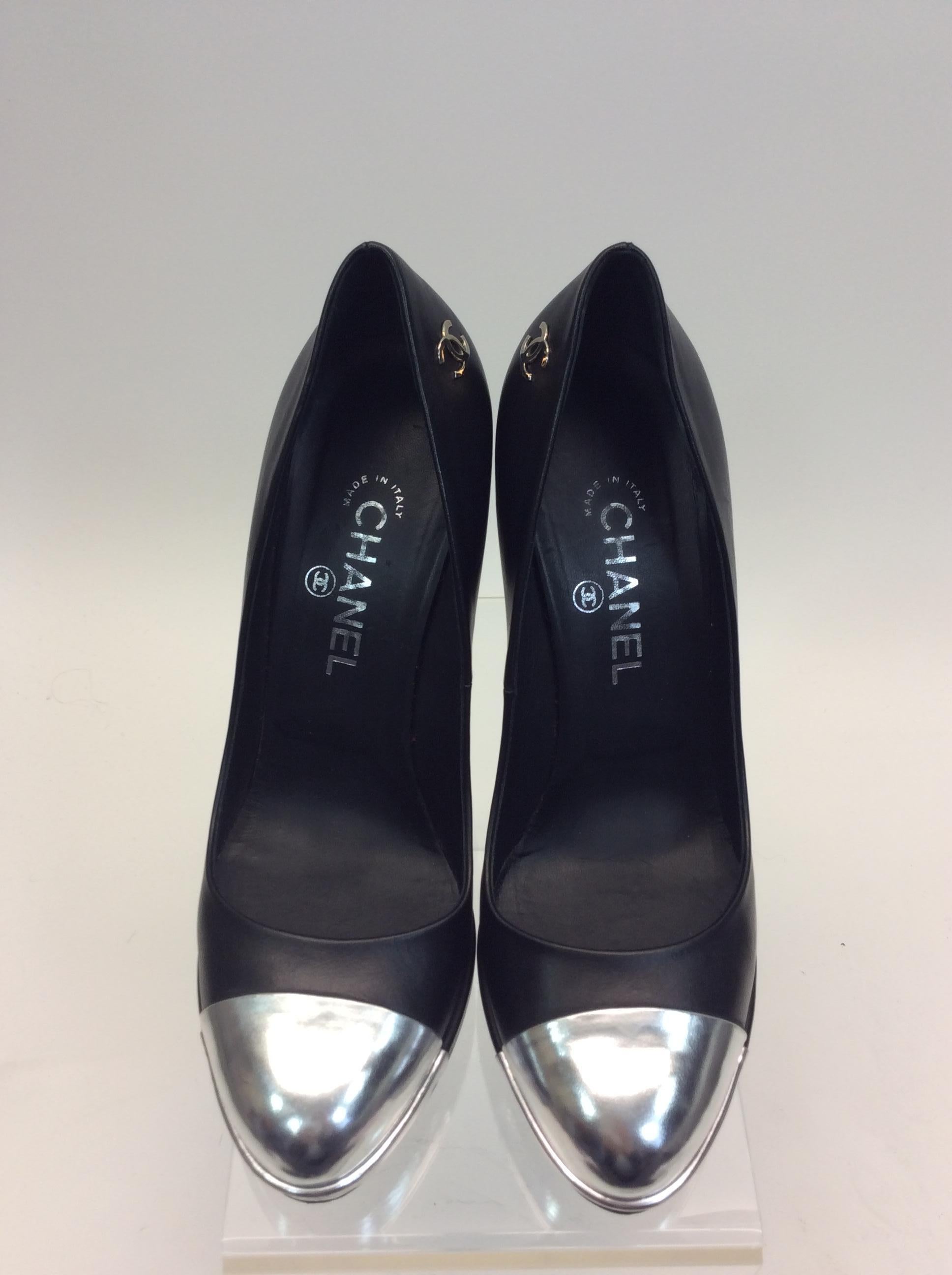 Chanel Black Leather and Silver Pump For Sale 2