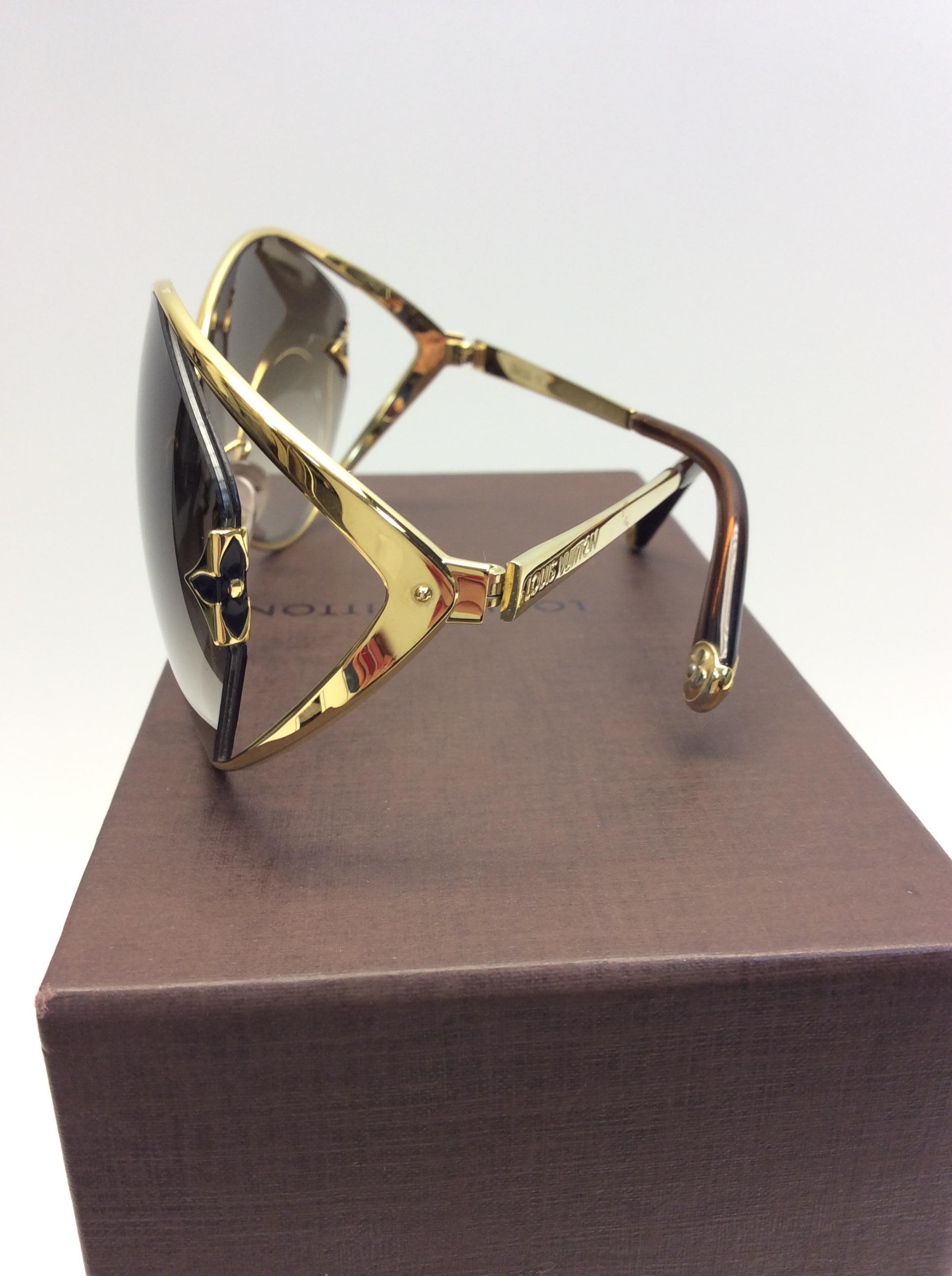 Louis Vuitton Gold Tone Sunglasses
$399
Made in Italy
6” across 
5.5” back
