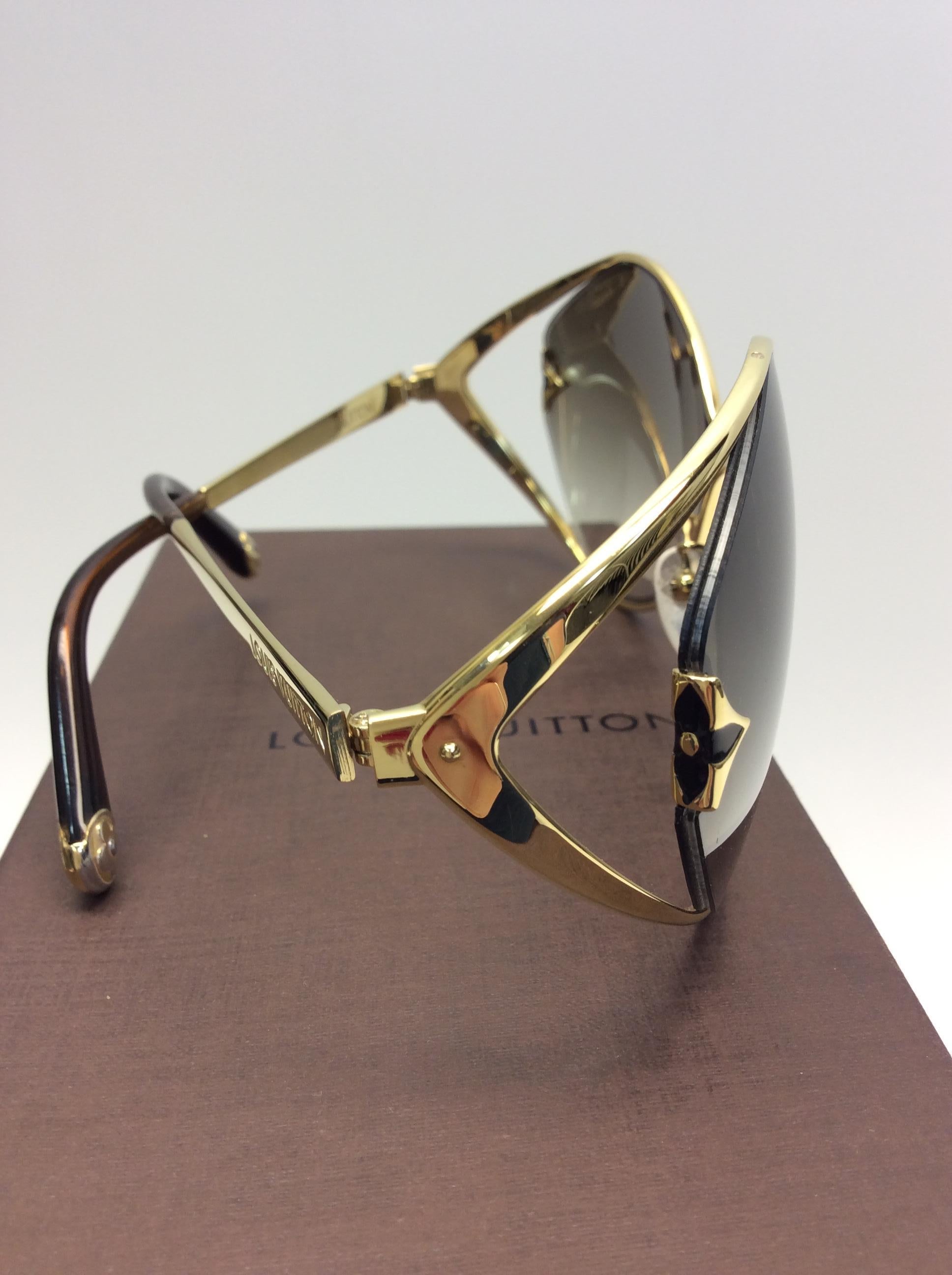 Louis Vuitton Gold Tone Sunglasses In Good Condition For Sale In Narberth, PA