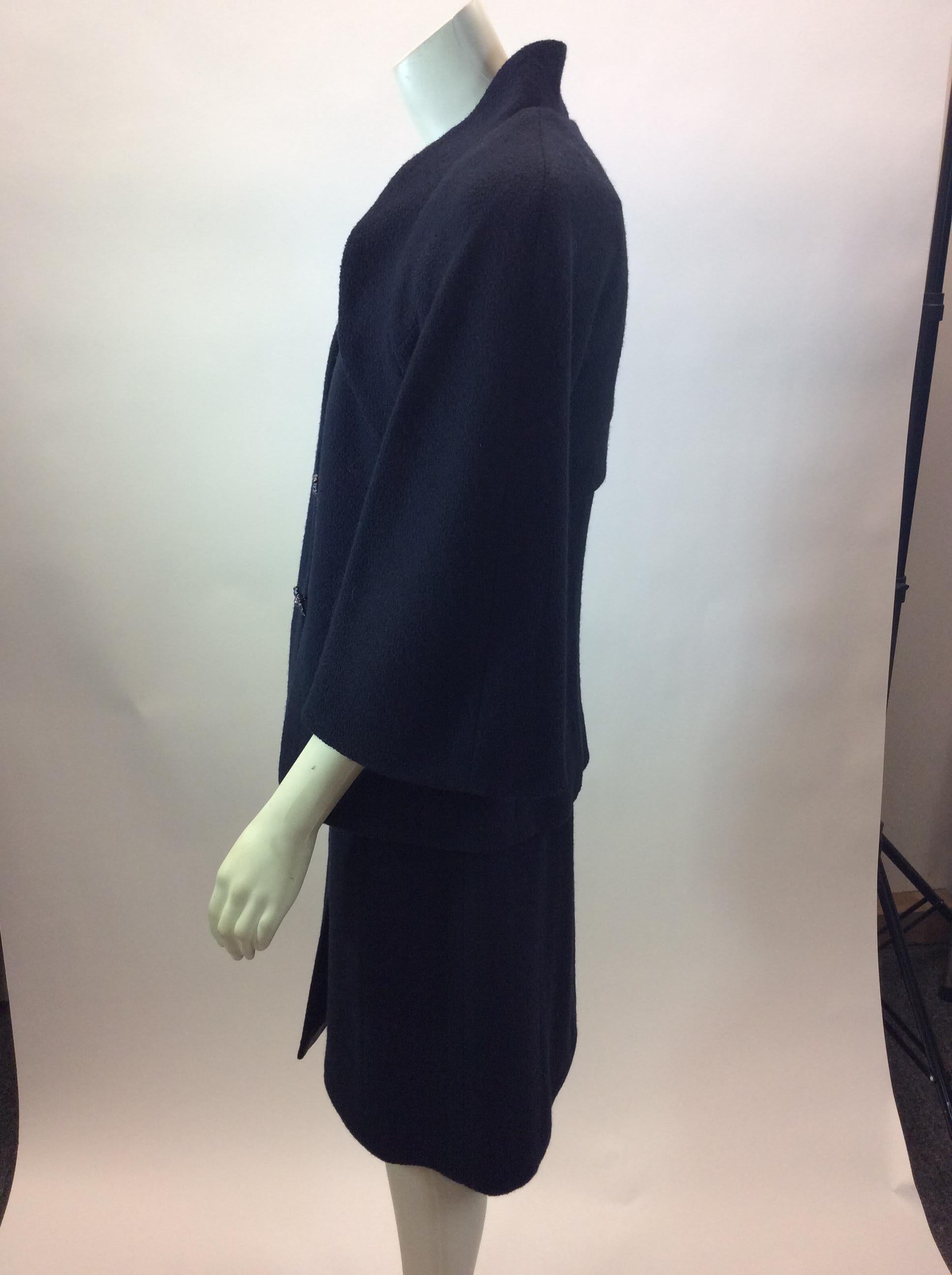 Chanel Navy Blue Wool Two Piece Dress Set
$1999
Made in France
100% wool
Jacket: Size 38
Length 24