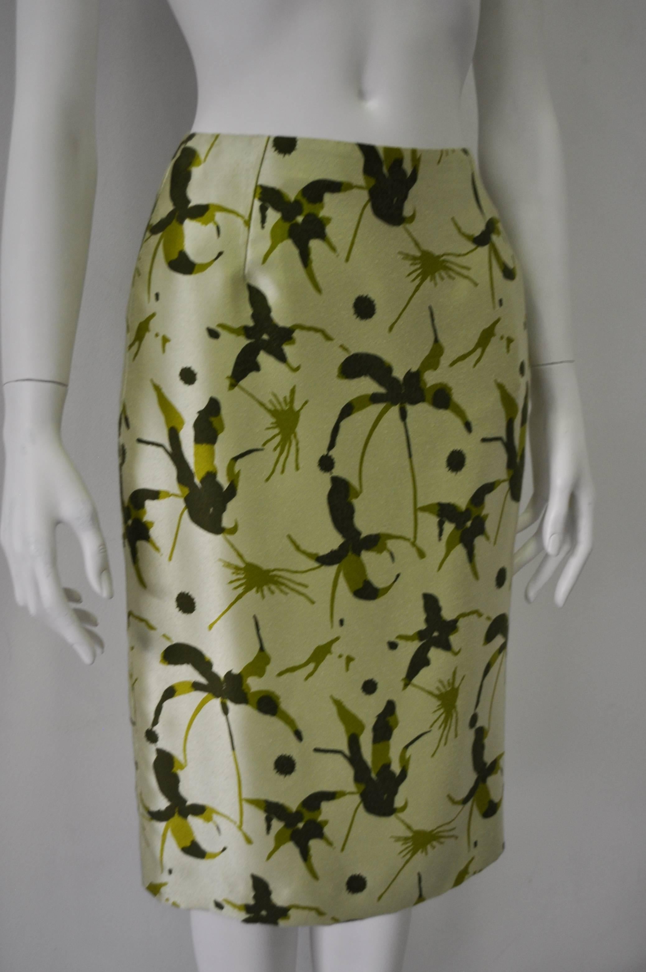 Brown Elegant and Unique Gianni Versace Couture Frond Print Silk Pencil Skirt For Sale