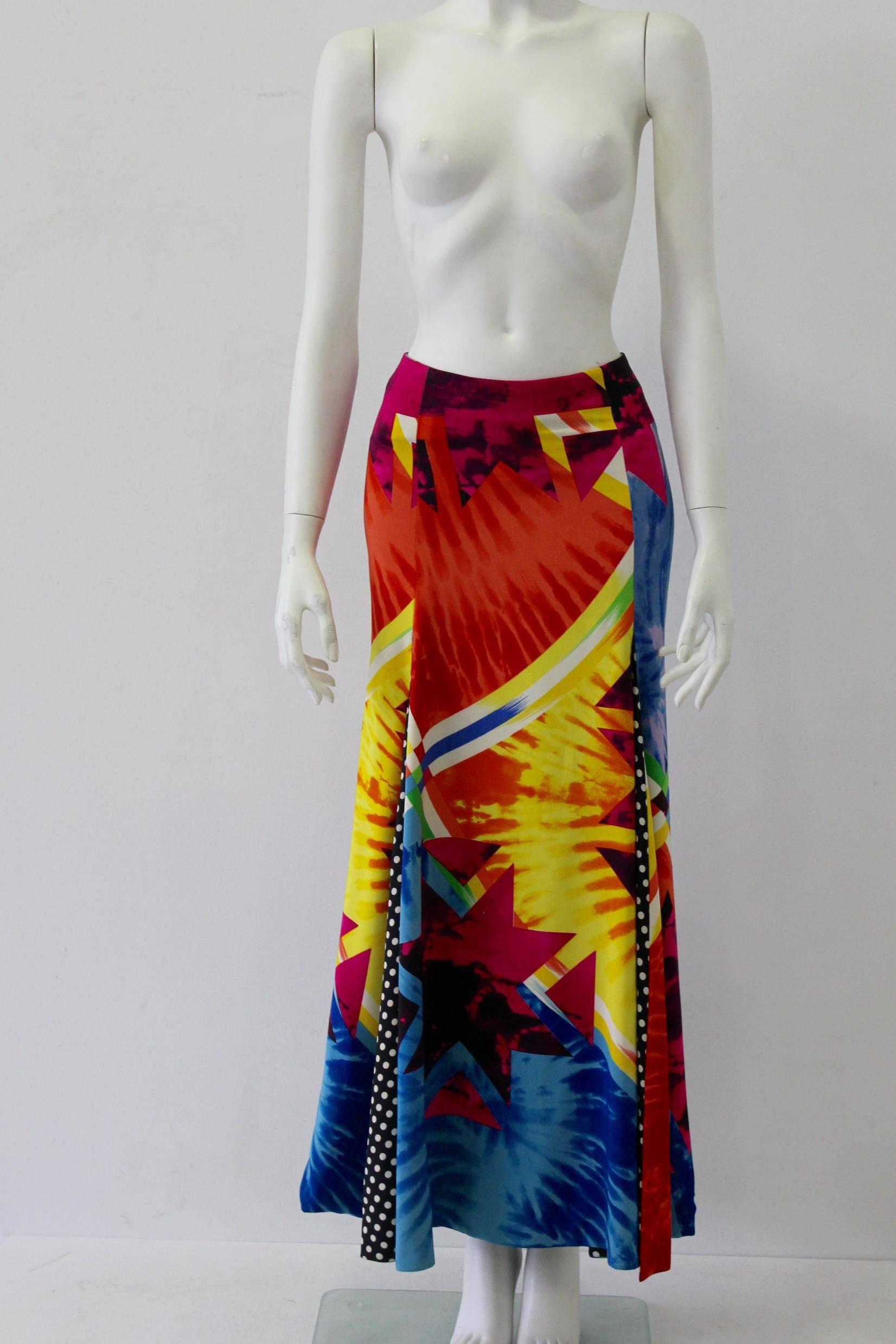 
Important Gianni Versace Couture Pop Art Maxi Skirt Spring 1993
Long Crepe Silk Printed Skirt With Dot Lining Showing From The Two
Sensual  Openings.