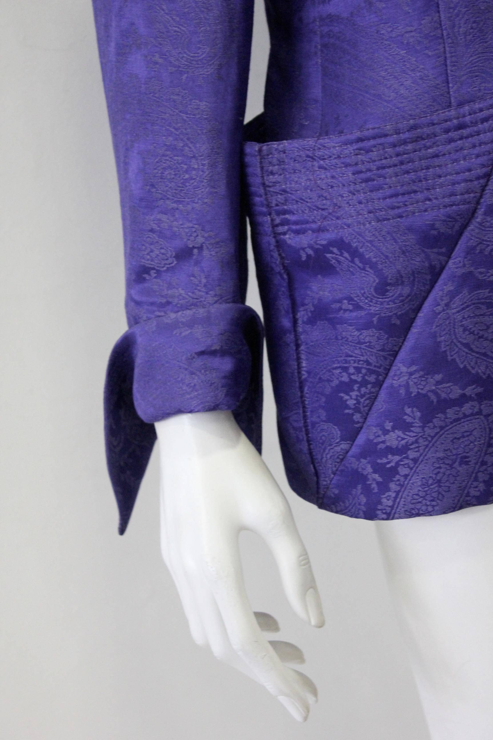 Important Gianni Versace Lachouri Silk Jacket With Triangle Pockets In New Condition For Sale In Athens, Agia Paraskevi