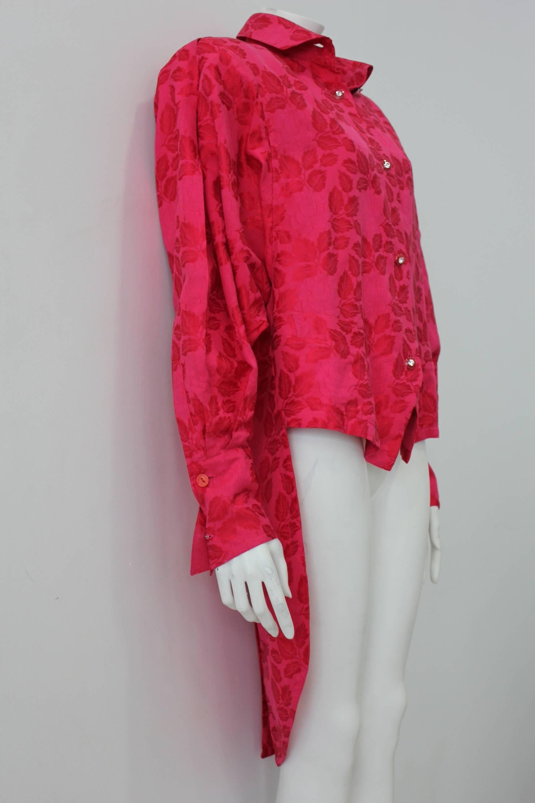 Women's Byblos Fuchsia High-Low Rose & Leaf Print Shirt 1983 For Sale
