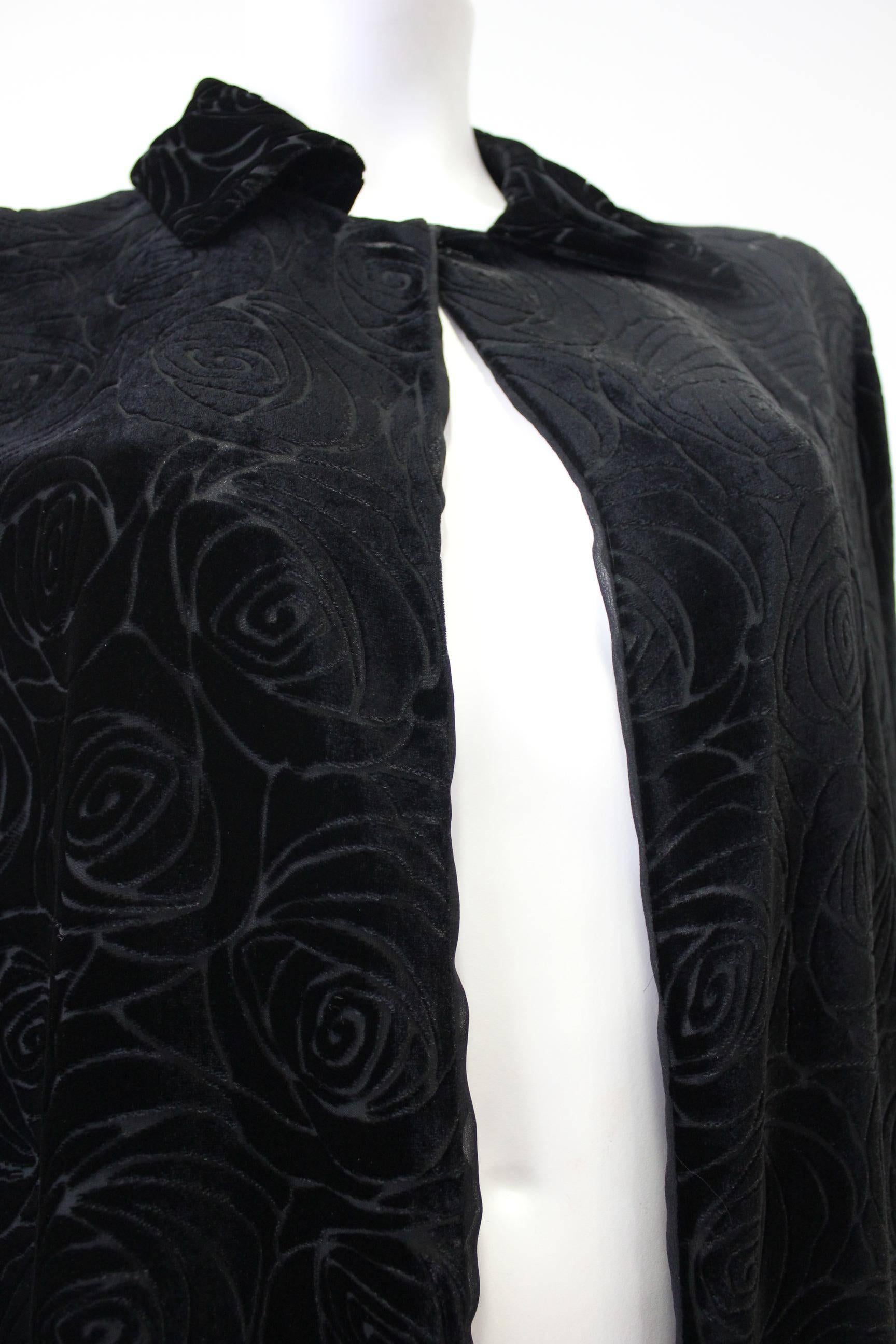 Gianni Versace Couture Laser Cut Silk Velvet Evening Jacket Fall 1997 In New Condition For Sale In Athens, Agia Paraskevi