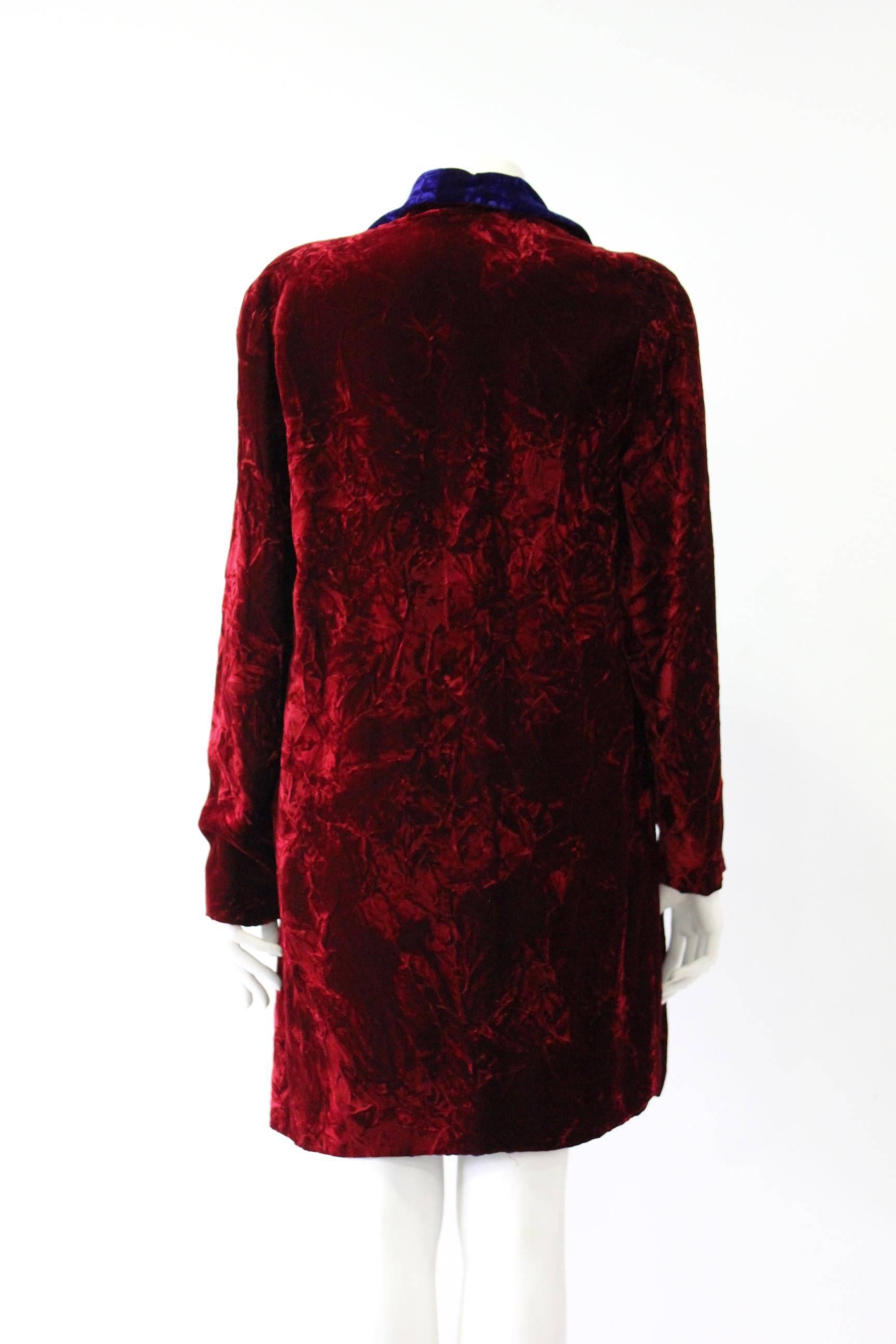 Istante By Gianni Versace Crushed Velvet Evening Coat Fall/Winter 1997 In New Condition For Sale In Athens, Agia Paraskevi