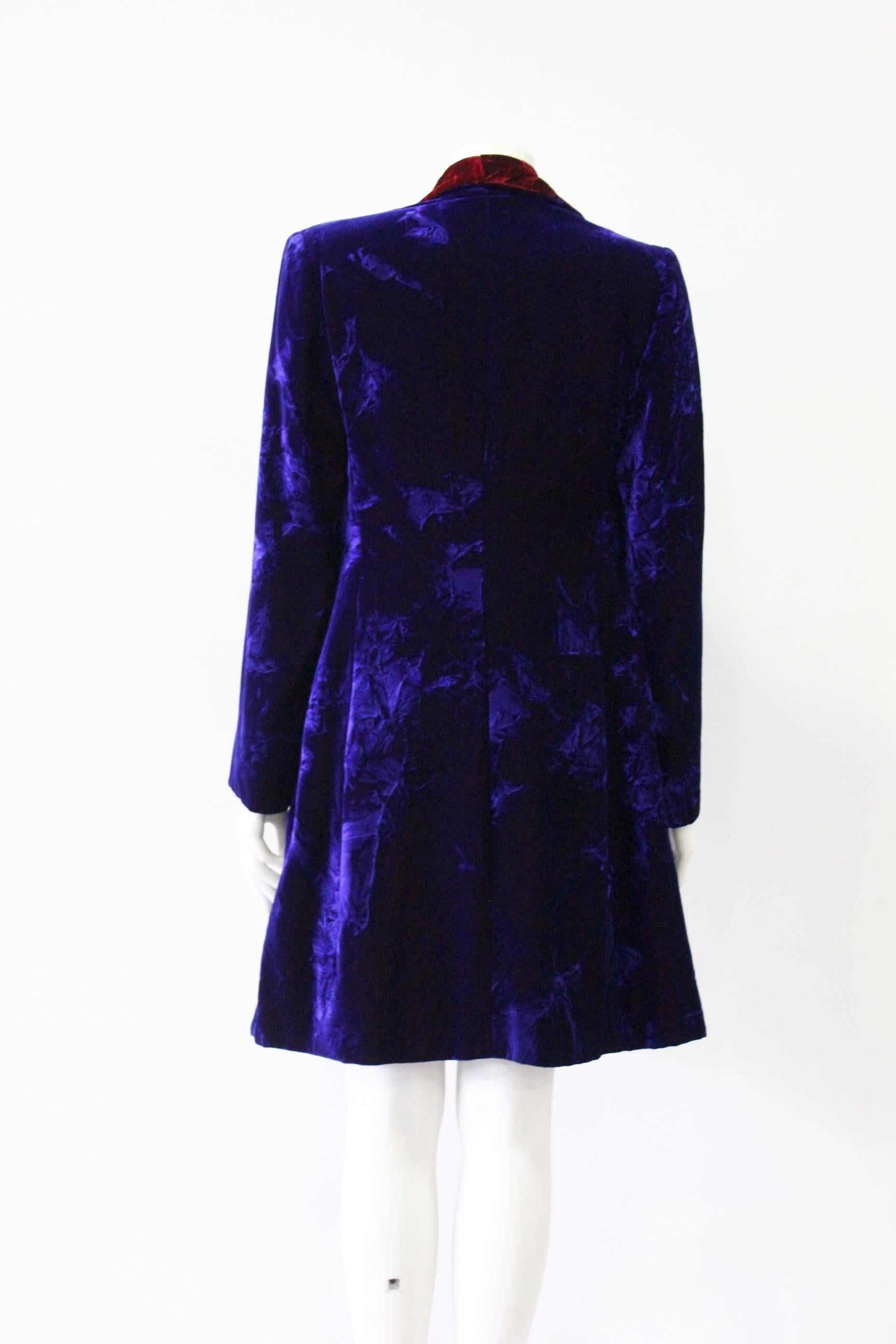 Istante By Gianni Versace Crushed Velvet Evening Coat  Fall/Winter 1997 In New Condition For Sale In Athens, Agia Paraskevi
