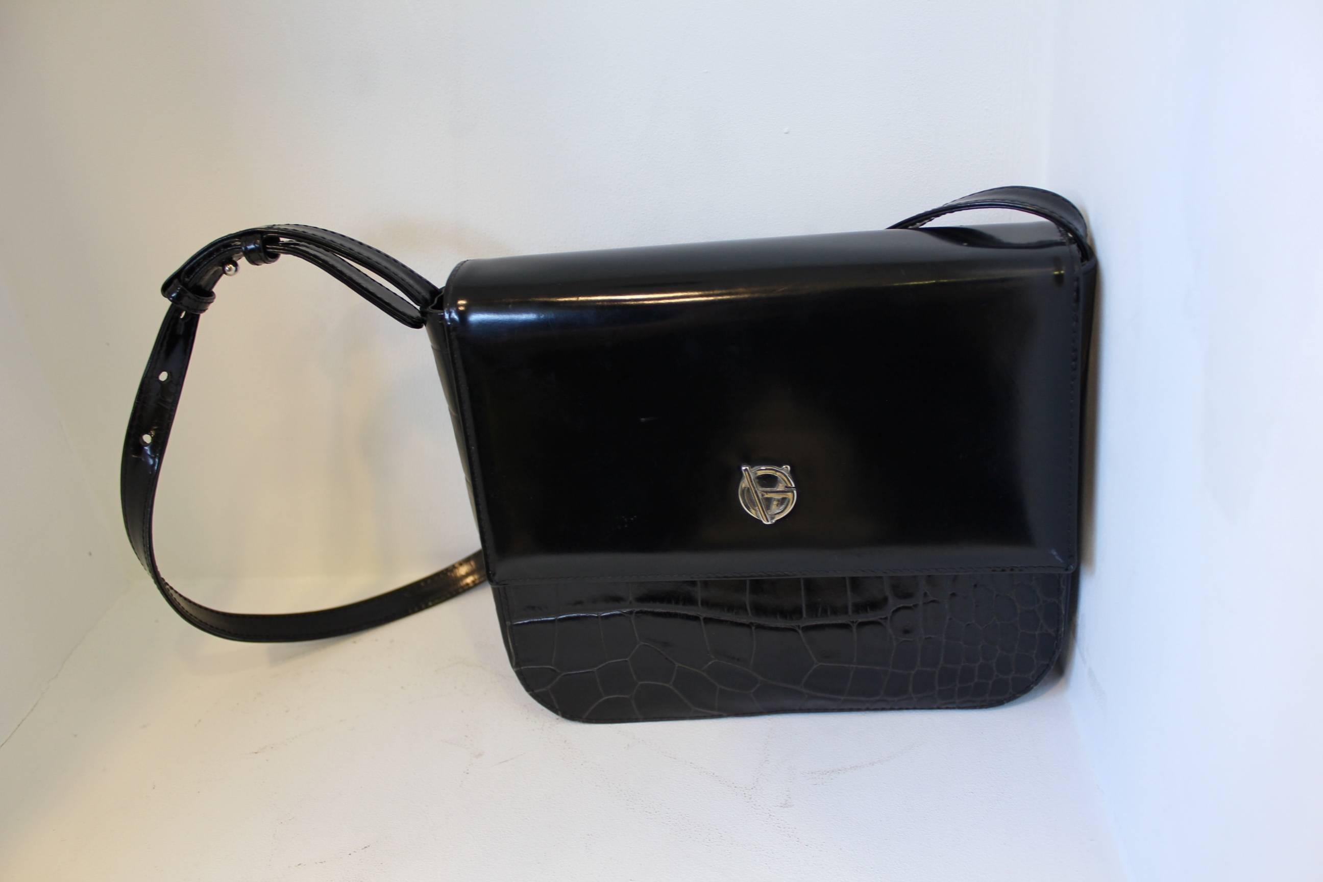 Gianni Versace Croc-Effect Leather Small Shoulder Bag 1990's In Good Condition For Sale In Athens, Agia Paraskevi