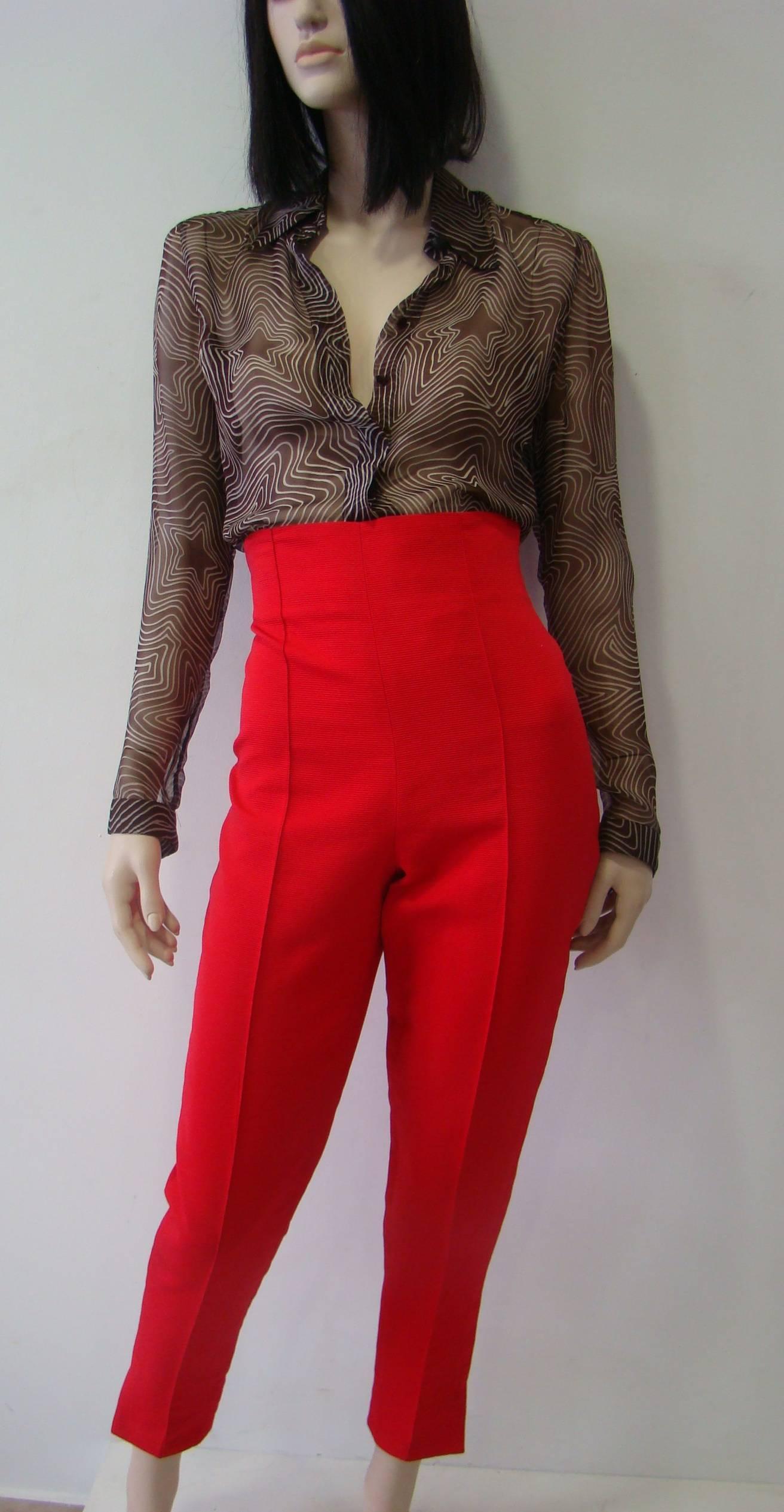 Opt For These Gianni Versace Ribbed Trousers As A Smart Complementary Feature Of Any Outfit. Beautiful Red Pants, Featuring A High Waist And Back Zip Fastening. 100%Cotton, Slim Fit But Not Strechy And Leg Length. Try Teaming With A Lace Or Sheer