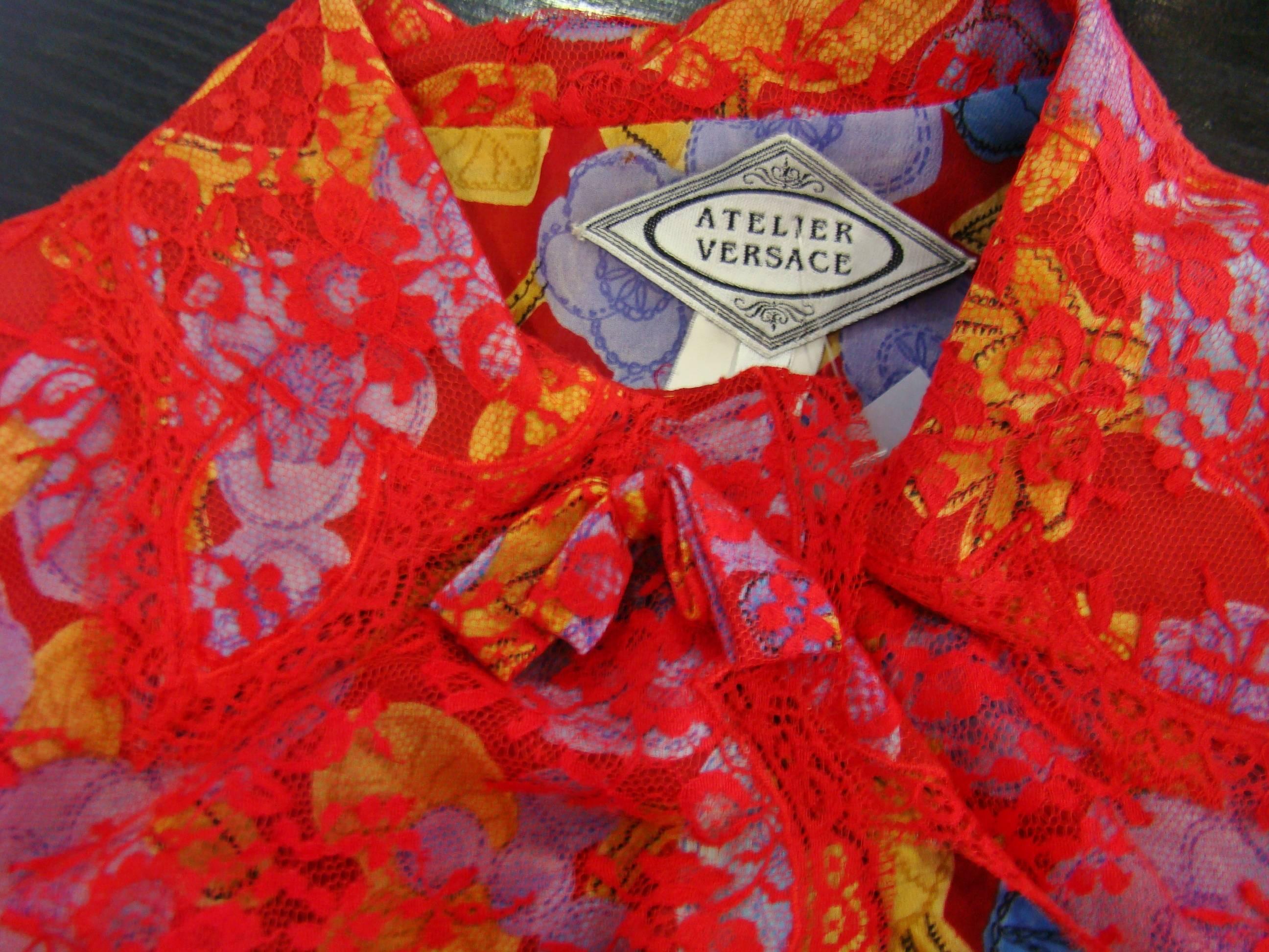 Unique Atelier Versace Red Lace Floral Silk Print Bolero For Sale 3