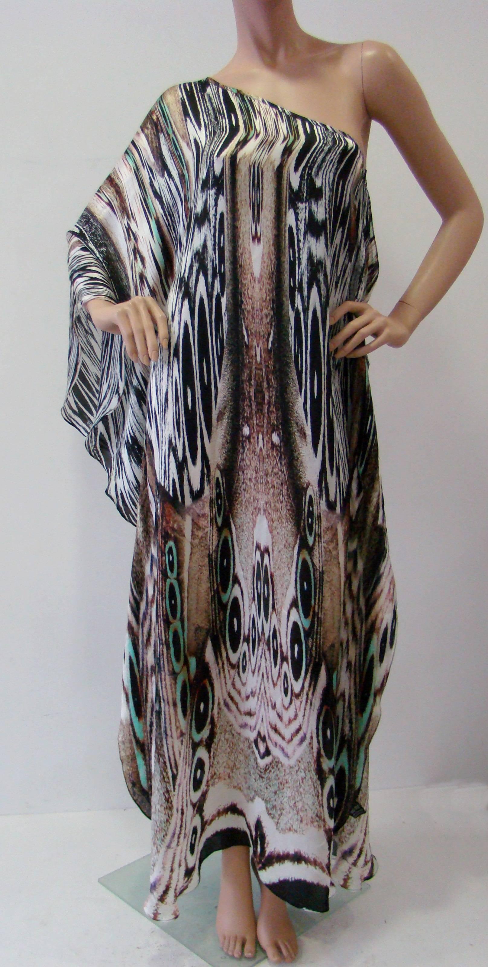 Museum quality caftan dress from Laleh Fayaz. It has a contemporary printing and it is hand made in Greece from the finest Italian textiles. An ecxlusive caftan dress with one shoulder and a bat wing, with belt. it is so smooth and soft. You can