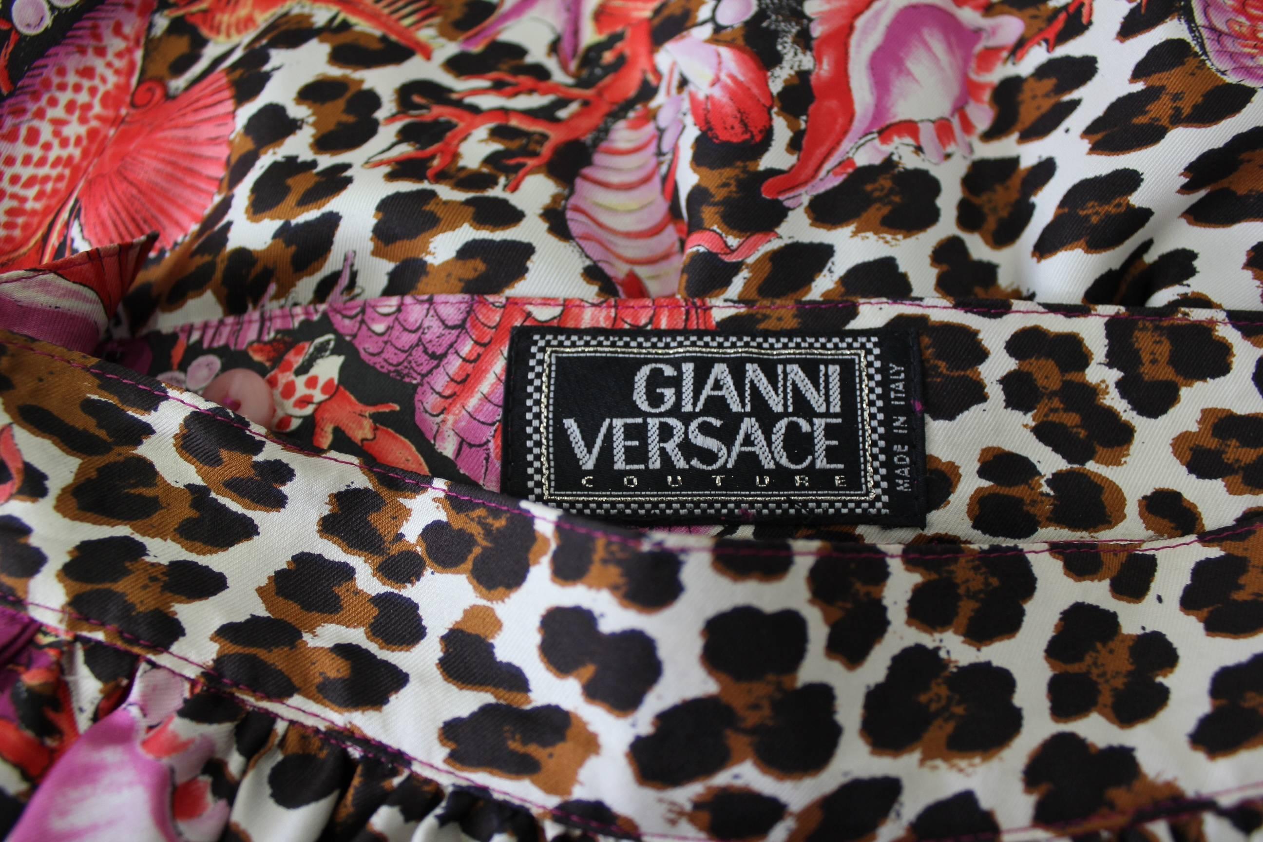 Gianni Versace Couture Animal Seashell Printed Silk Pleated Mini Skirt In New Condition For Sale In Athens, Agia Paraskevi