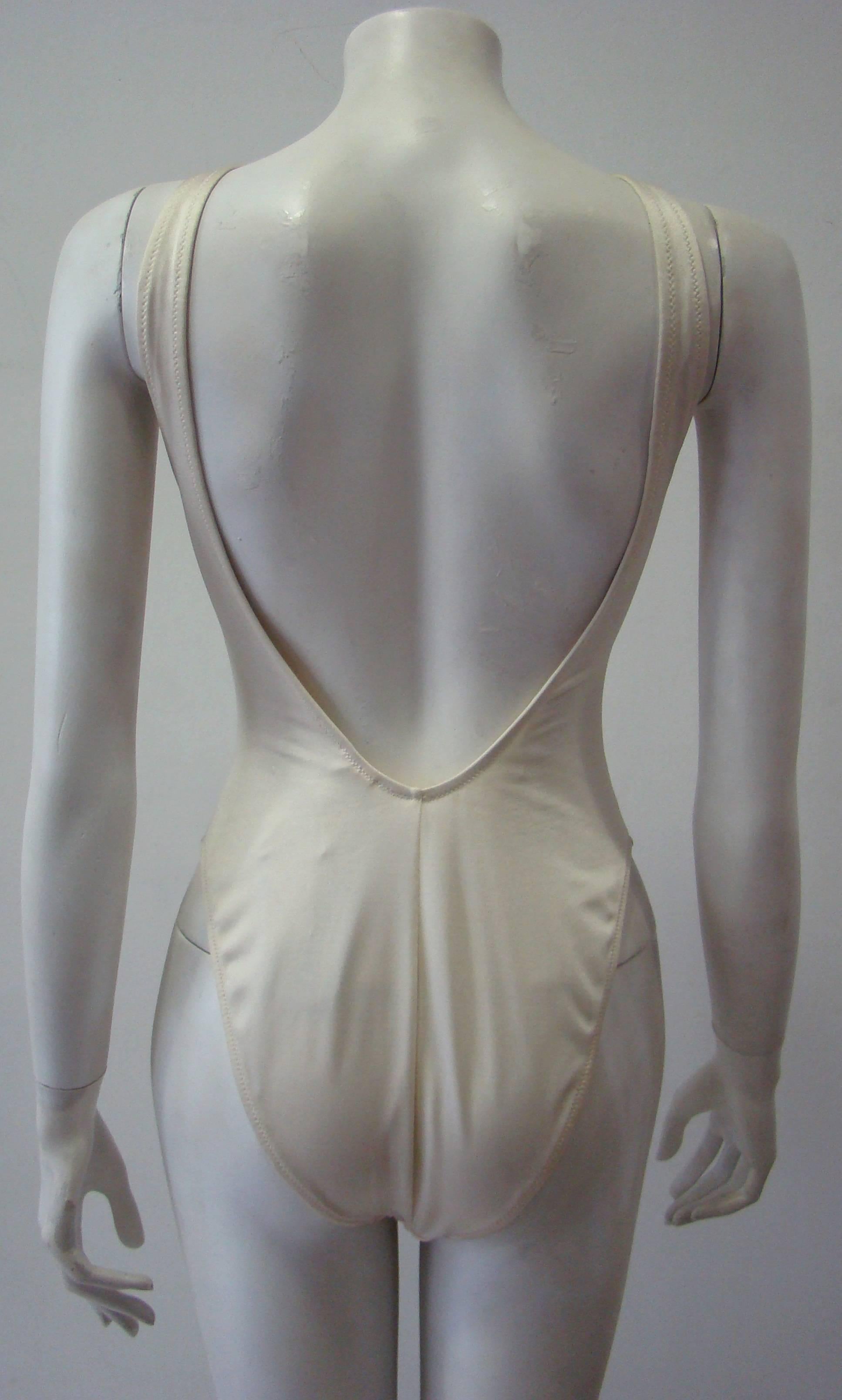 Gianni Versace Mare Stretch White Bathing Suit With Zip Front Detailing In Good Condition In Athens, Agia Paraskevi
