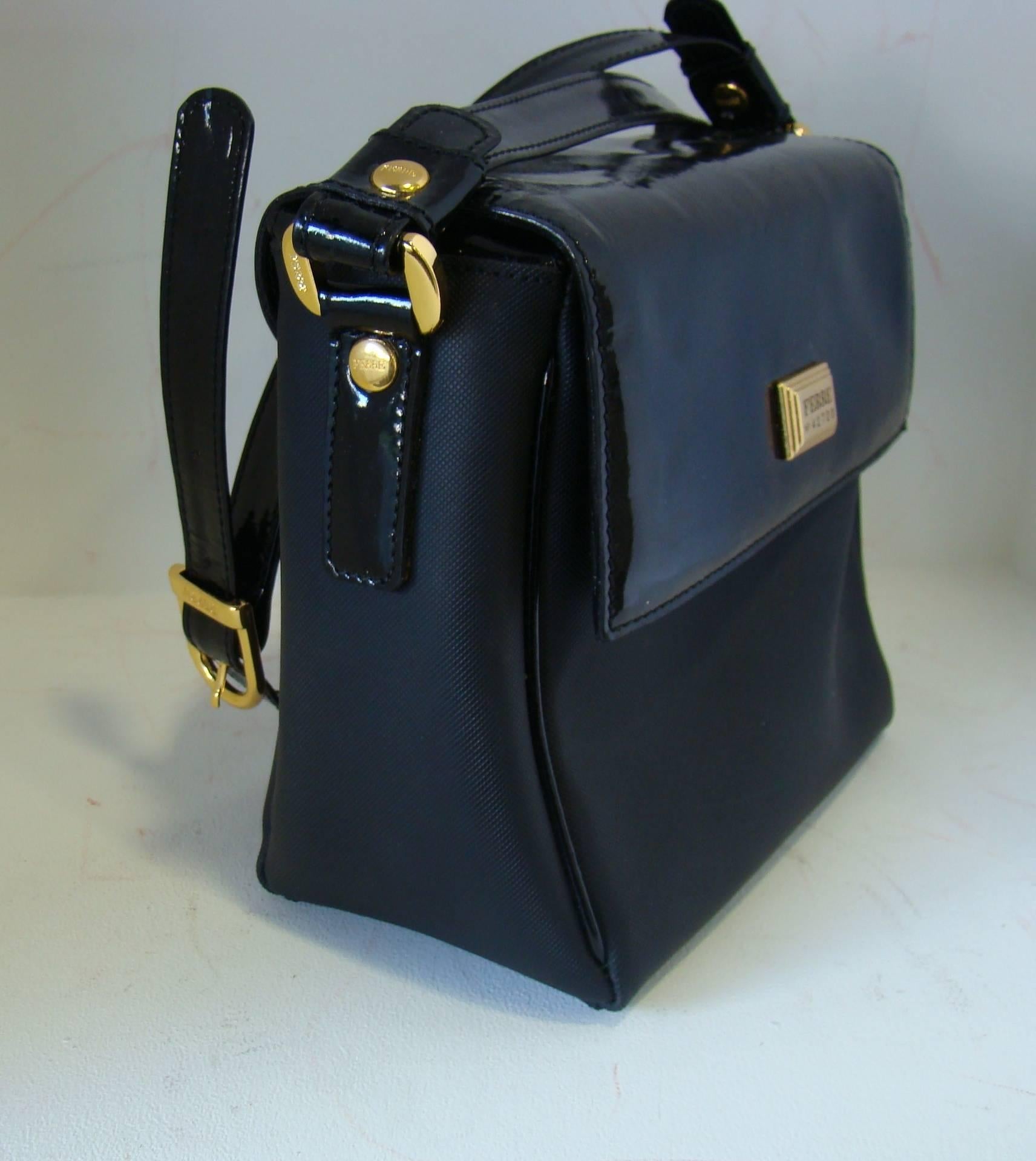 Gianfranco Ferre Black Leather Shoulder Bag In Excellent Condition For Sale In Athens, Agia Paraskevi