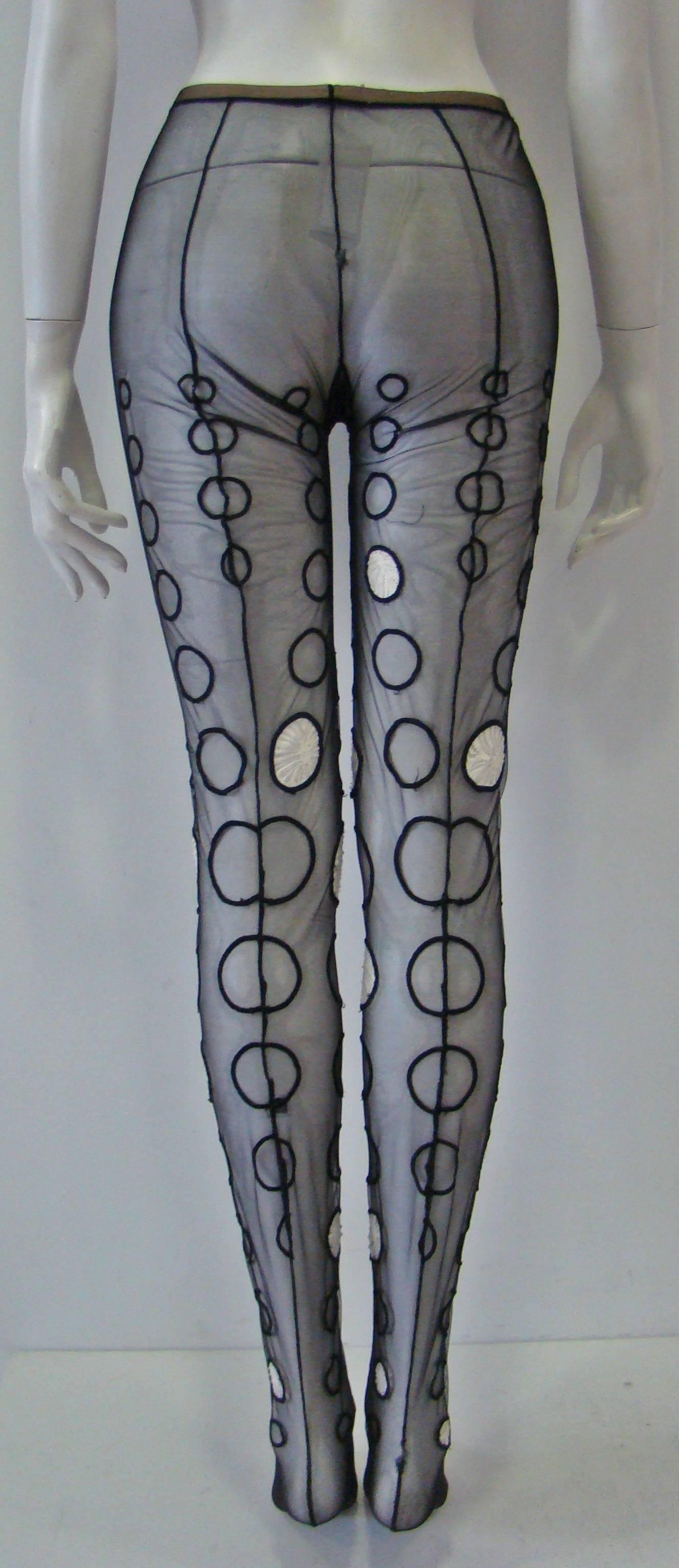 Gianni Versace Istante Circle Cut Out Detail Leggings, Fall 1993 In Excellent Condition For Sale In Athens, Agia Paraskevi
