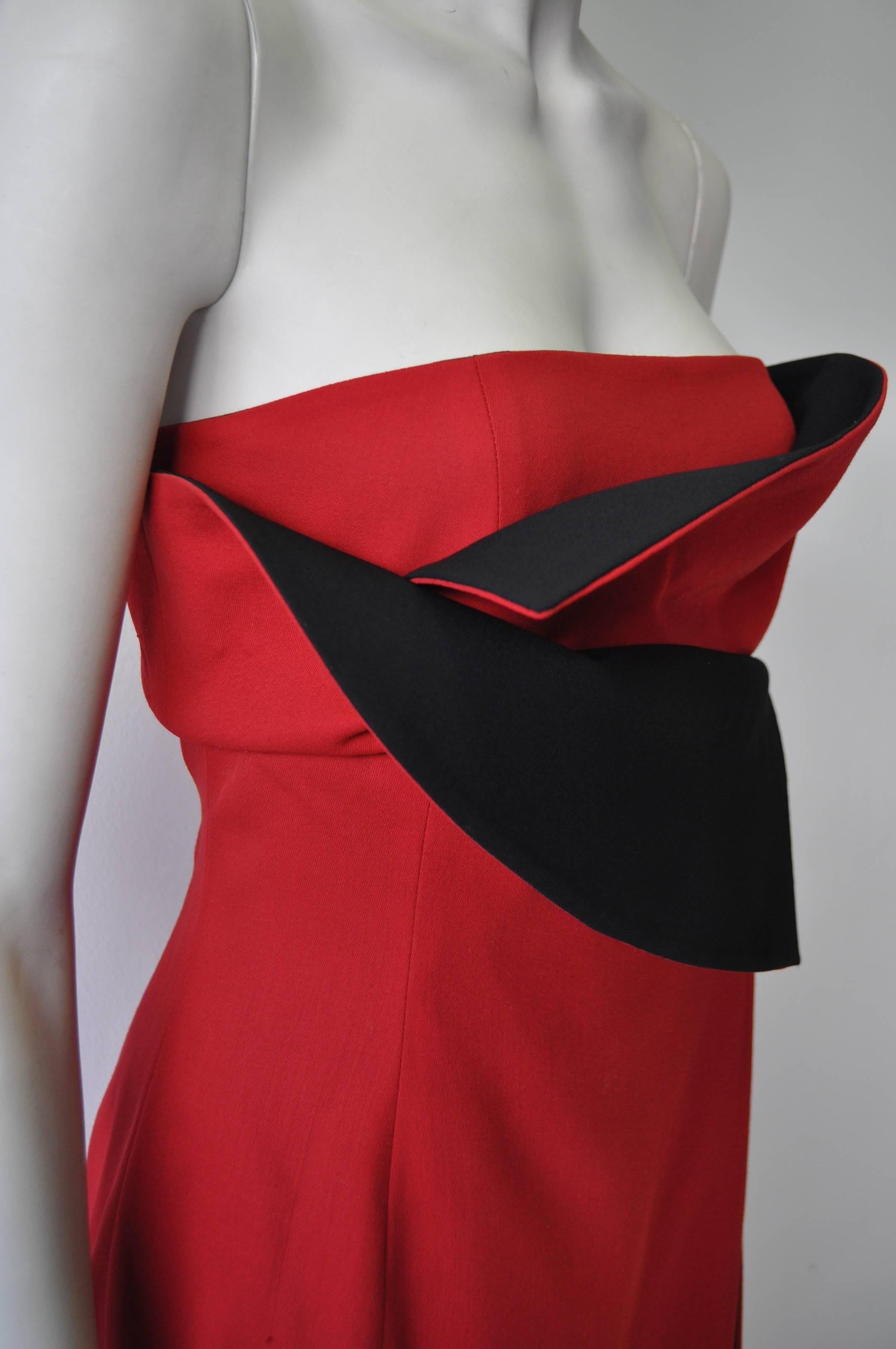 Exceptional Gianfranco Ferre Architectural Rose Petal Dress In New Condition For Sale In Athens, Agia Paraskevi