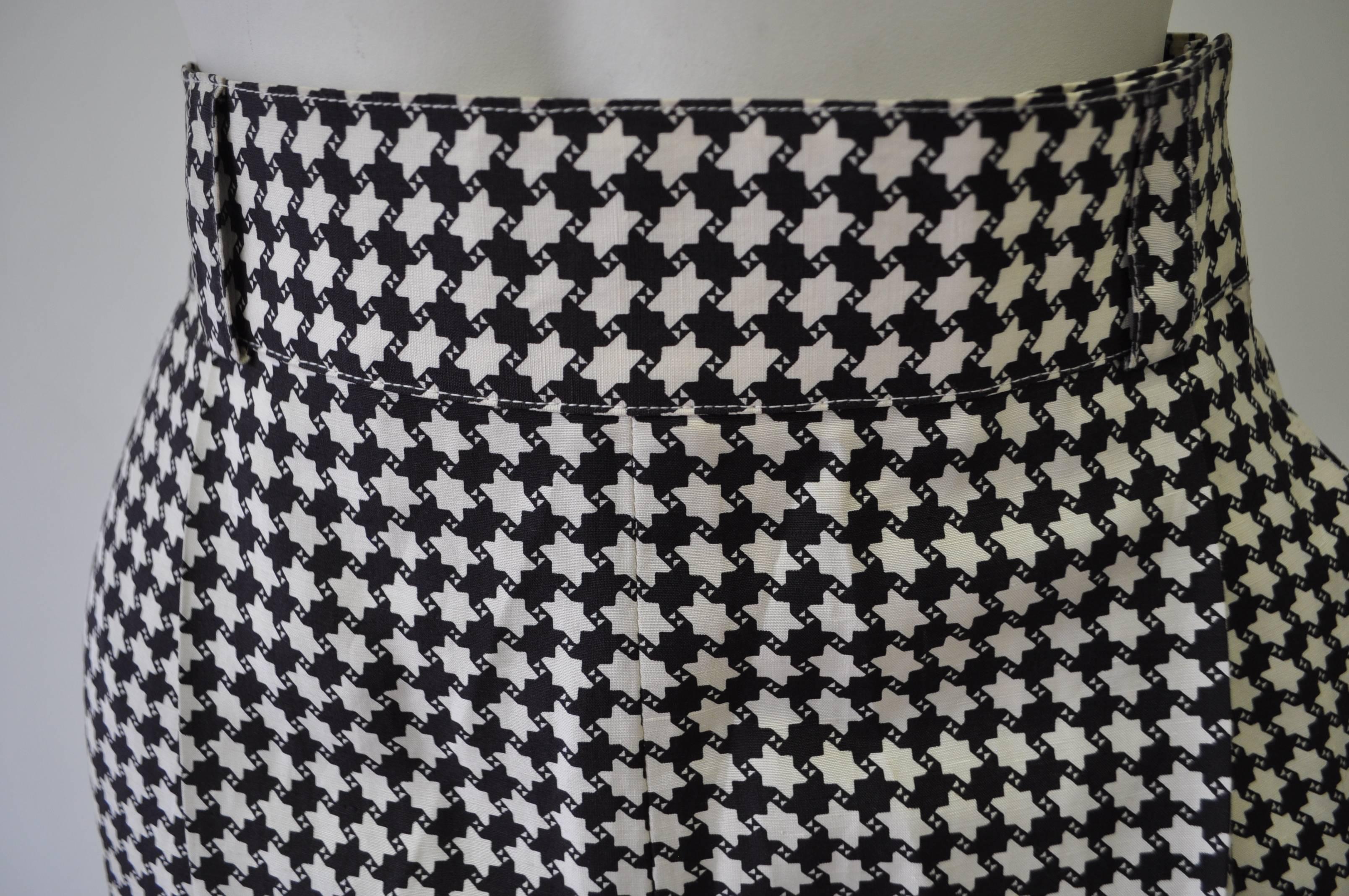 Gianni Versace Black and White Stars Print High Waisted Pants In New Condition For Sale In Athens, Agia Paraskevi