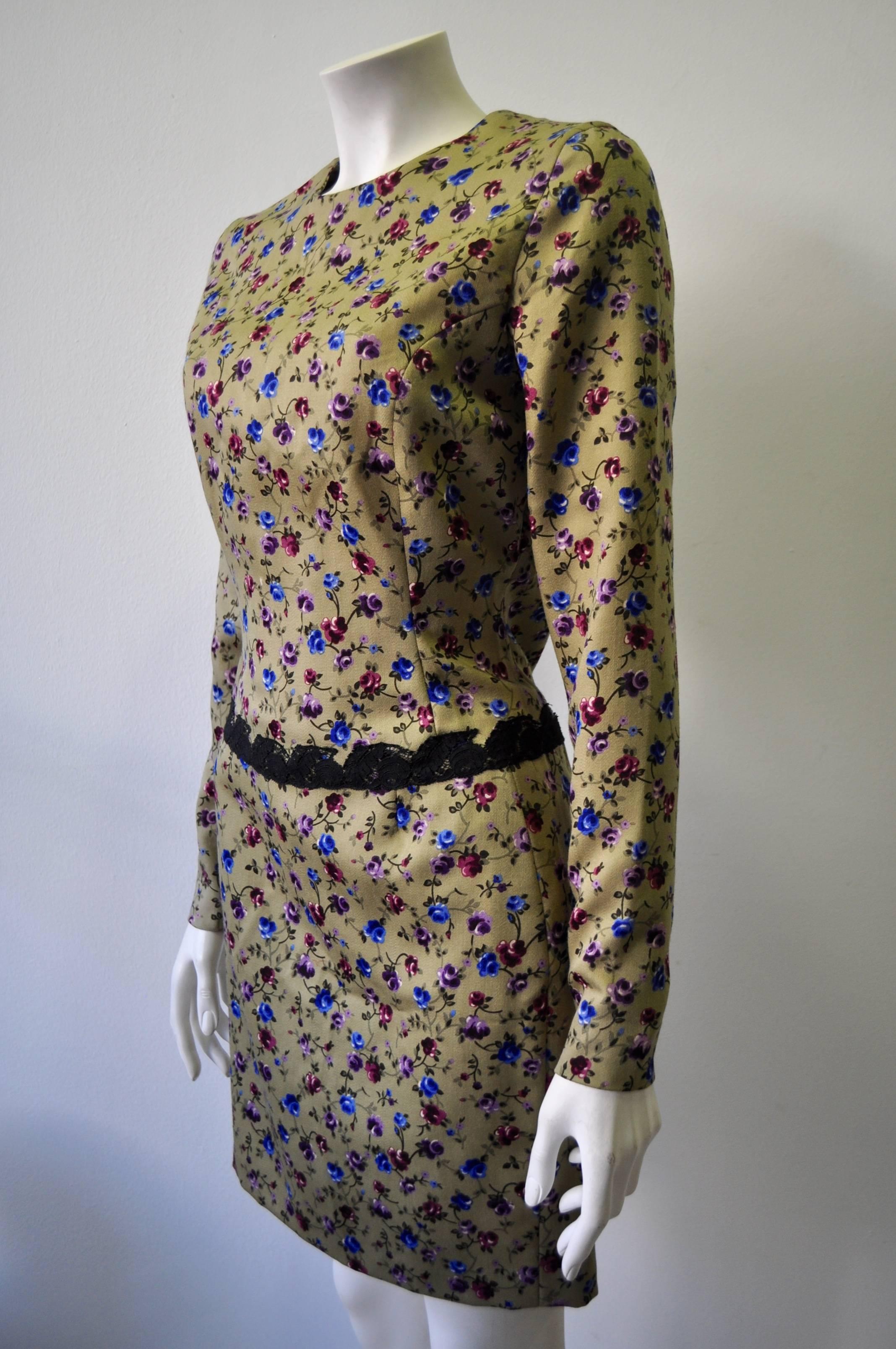 Unique Gianni Versace Istante Khaki Floral Mini Skirt In New Condition For Sale In Athens, Agia Paraskevi