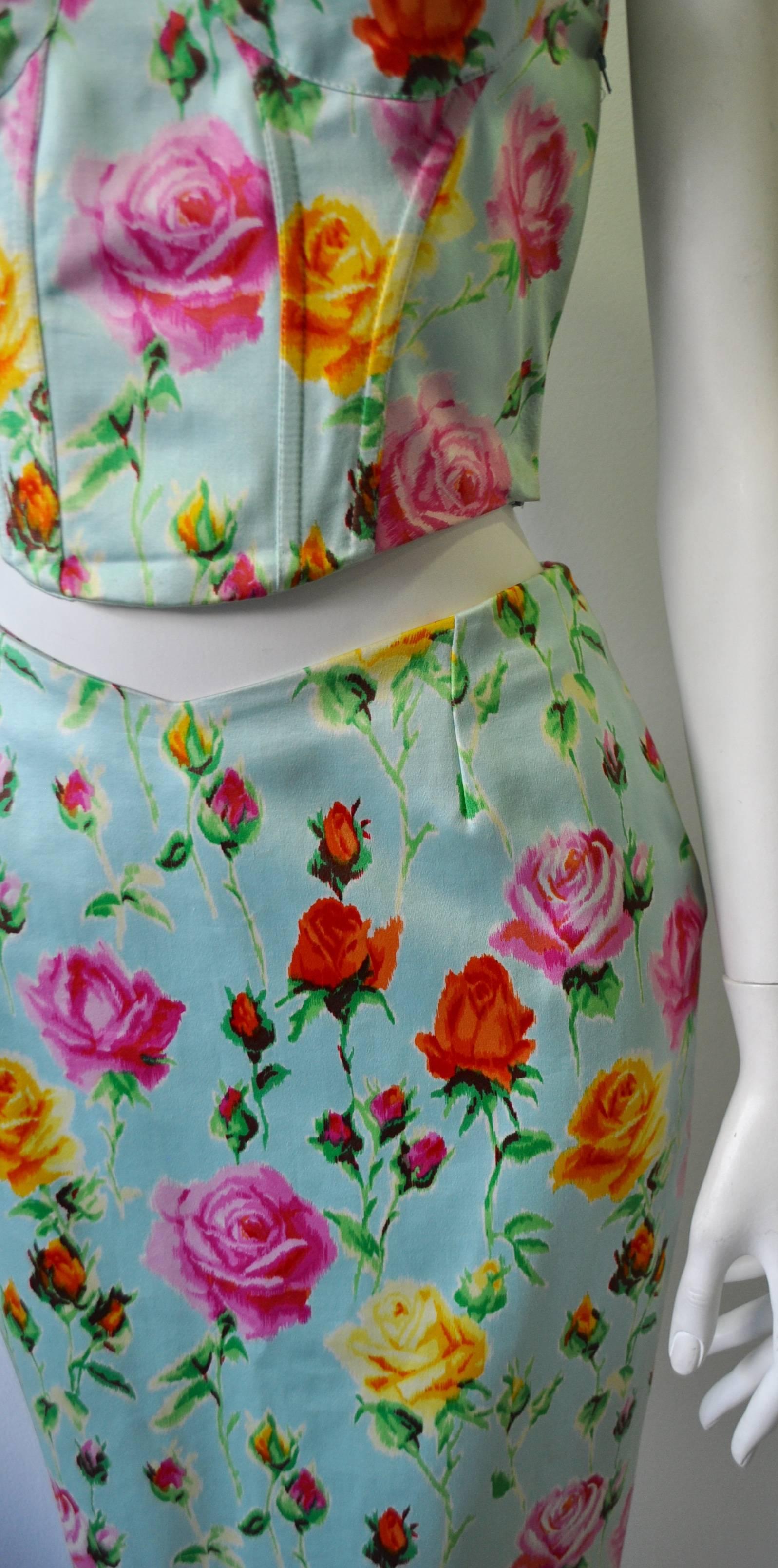 Gianni Versace Couture Floral Bustier and Pencil Skirt Ensemble In New Condition For Sale In Athens, Agia Paraskevi