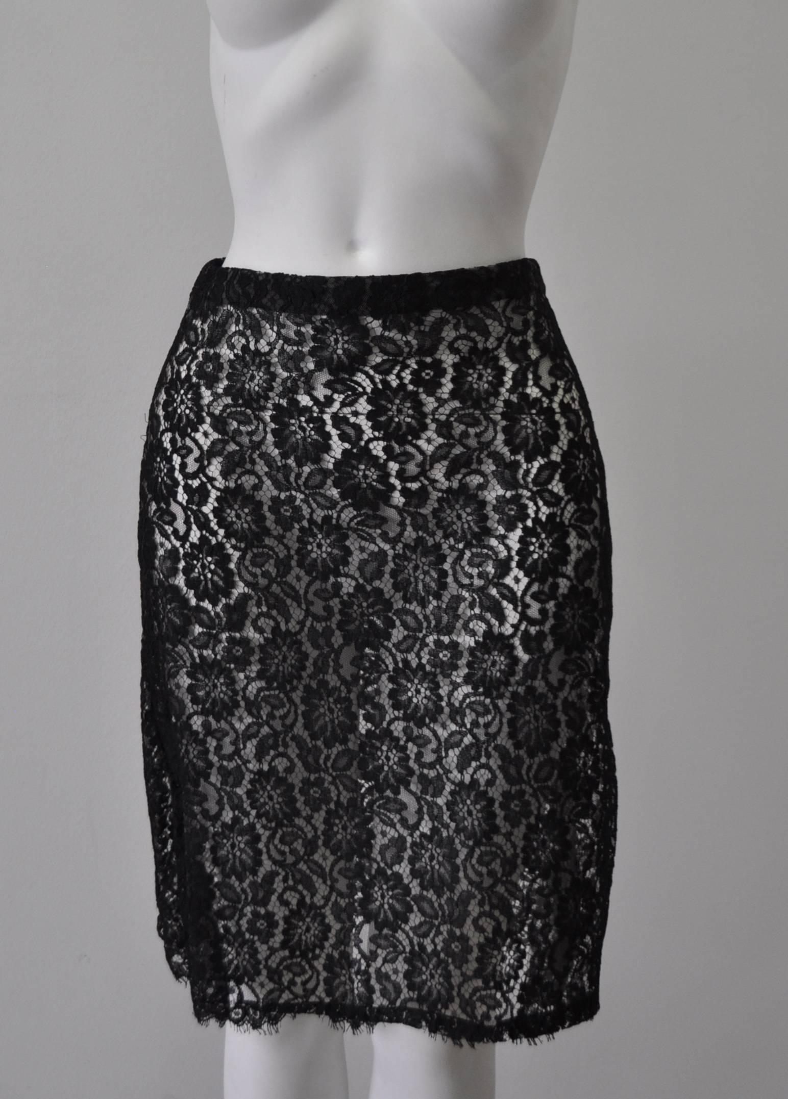 Unique Gianni Versace Istante Black Lace over White Lining Skirt In New Condition For Sale In Athens, Agia Paraskevi