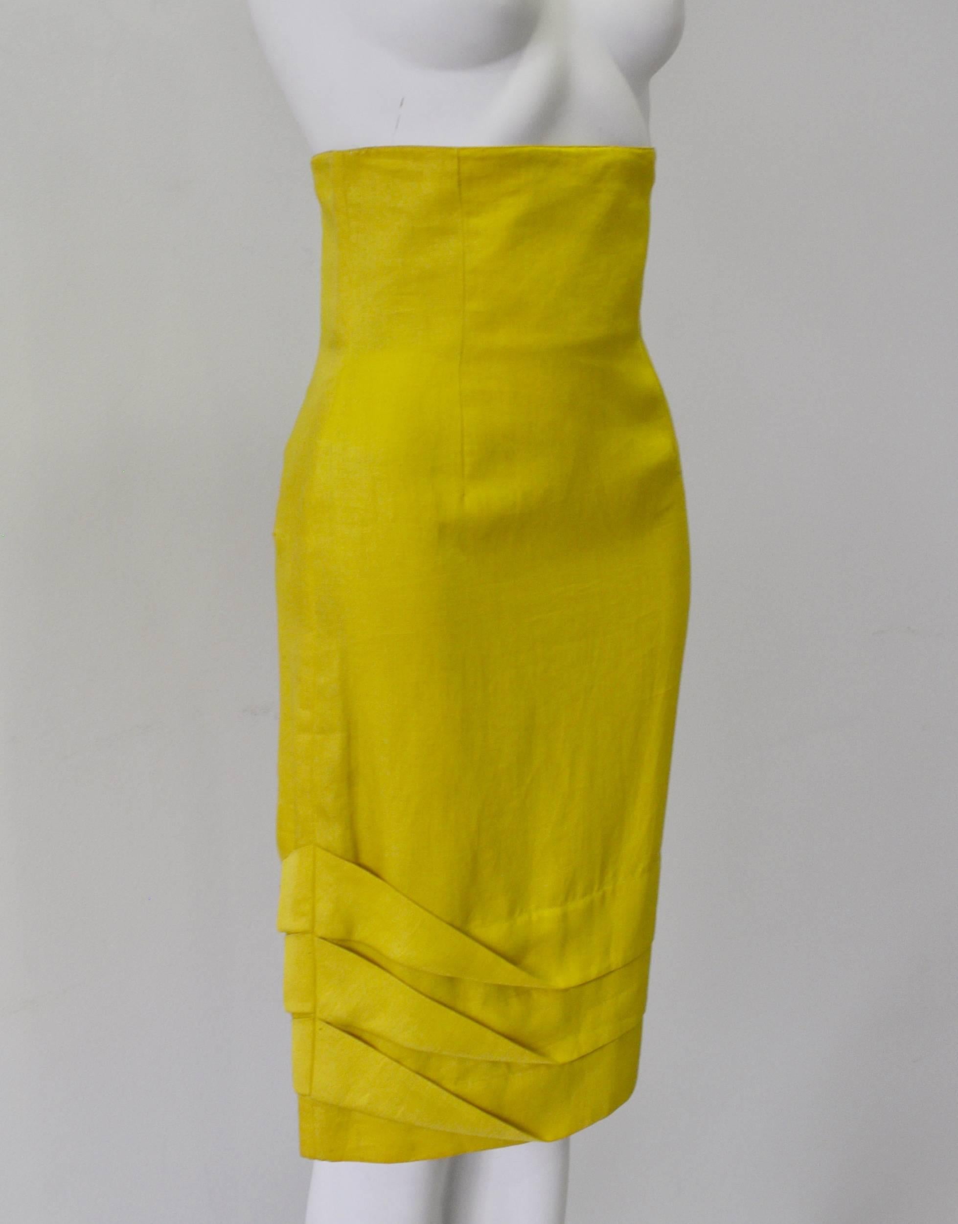 Exceptional Gianni Versace Haute Yellow High Waisted Linen Skirt In New Condition For Sale In Athens, Agia Paraskevi