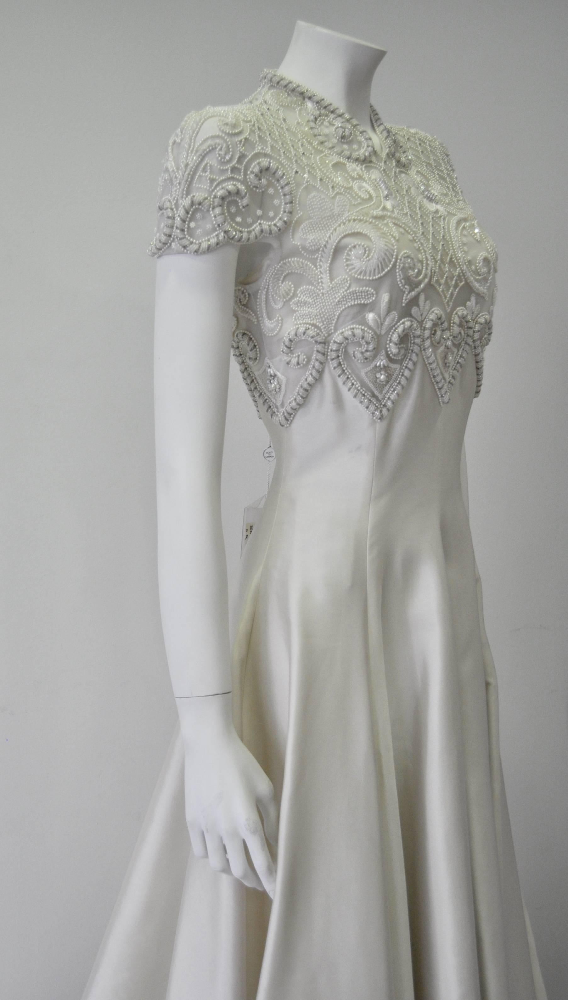 Important Pino Lancetti Hand Embroidered Duchess Satin Wedding Gown In New Condition For Sale In Athens, Agia Paraskevi