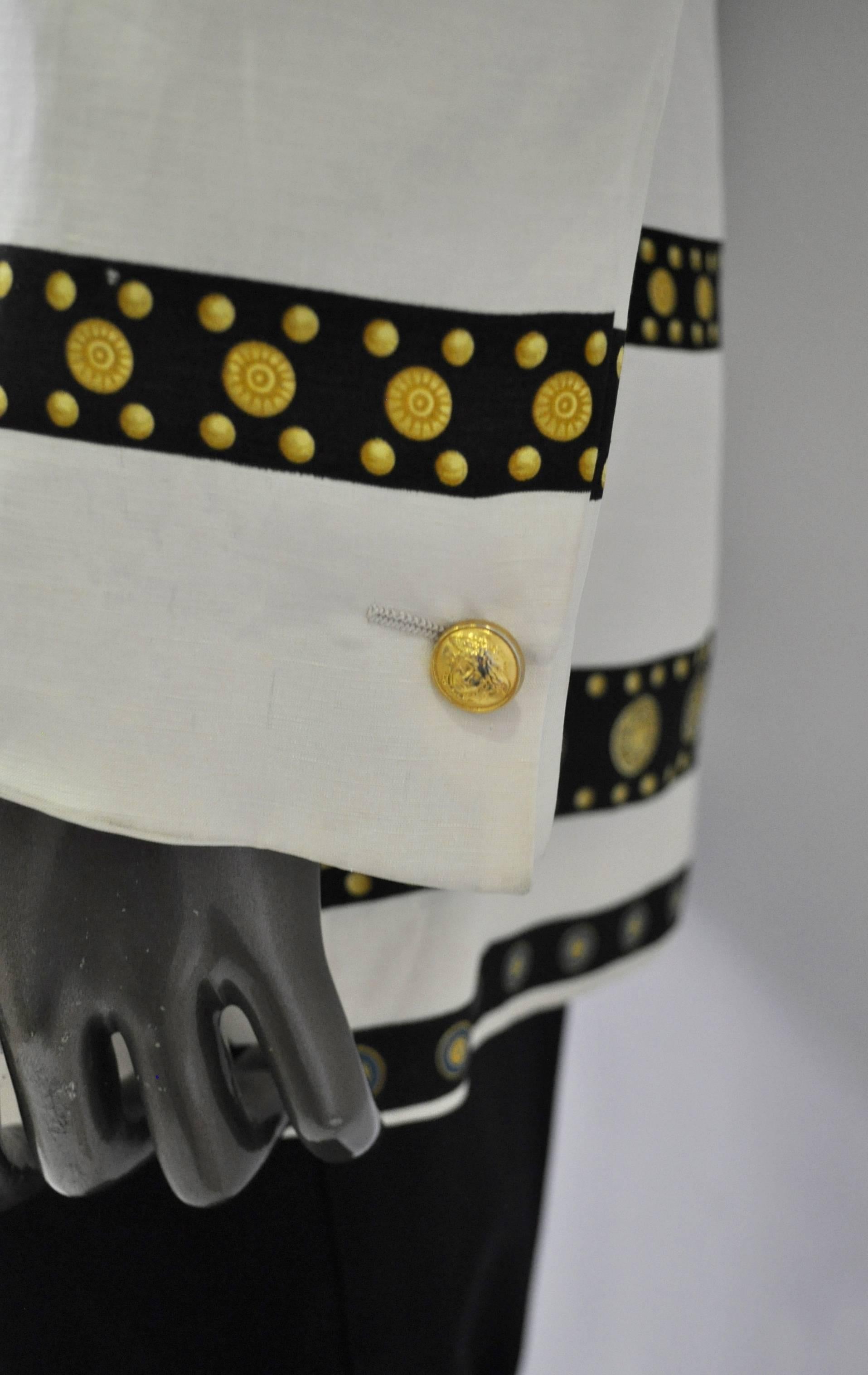 Iconic and Rare Gianni Versace Studded Belt Print Linen Men's Jacket For Sale 3