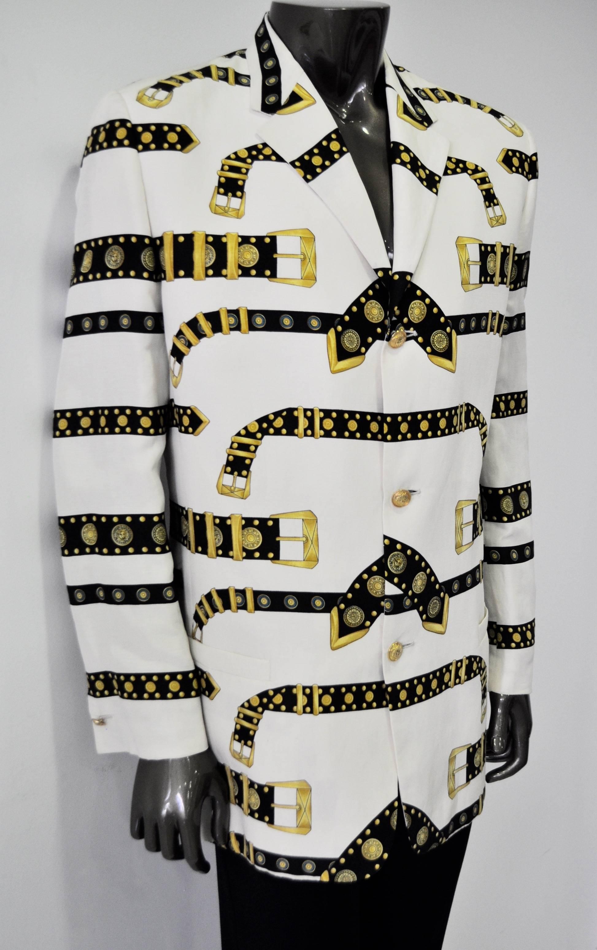Iconic and Rare Gianni Versace Studded Belt Print Linen Men's Jacket In New Condition For Sale In Athens, Agia Paraskevi