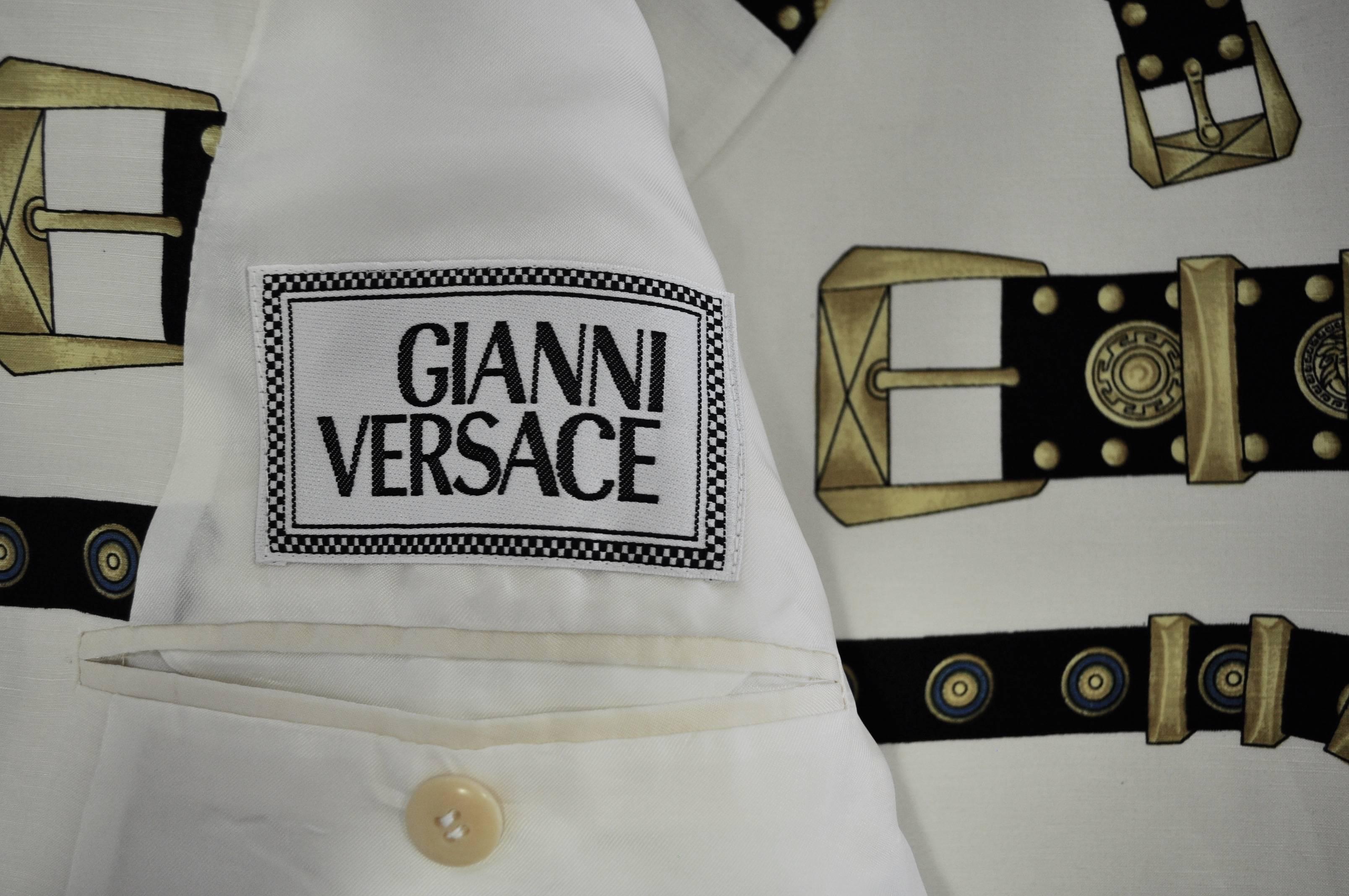 Iconic and Rare Gianni Versace Studded Belt Print Linen Men's Jacket For Sale 4